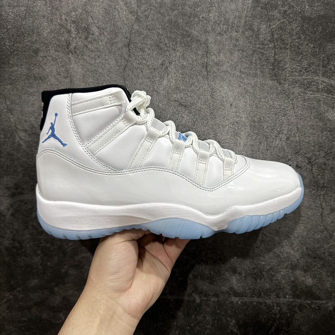 【莞产裁片版】Air Jordan 11 “Legend Blue” AJ11 传奇蓝 北卡蓝 2024年发售版 货号：CT8012-104nn莞产外贸大厂出品 品质极高n台湾原厂牛津布，密度紧实，感光度高n领口定型与填充物饱和度完美契合n鞋身主材质均来自三本久sadisa 俗称原厂皮料n鞋身全电脑针车，针距固定，间距平行，转弯自然n蓝色电绣飞人LOGO，饱满自然n冰蓝水晶大底，色泽鲜艳，透光度高 台湾原产碳板n盒标立体标，内置感应芯片内里SIZE标，LNM代工厂n目前市场首个纯原版本 市场第一梯队品质 尺码：40.5-48.5 编码：LJQ500520-鞋库