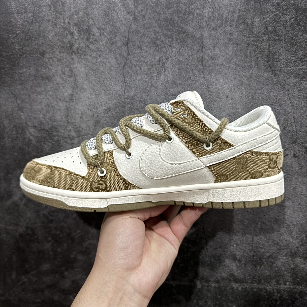 图片[2]-【定制版】Nike SB Dunk Low Gucci联名 解构抽绳鞋带 纯原大厂出品 极力推荐原装头层材料 独家版型蒸餾加工n帶來的是更好的视觉和脚感体验n大厂纯原品质出货 清洁度电绣工艺 皮料切割干净无任何毛边 细节完美 官方货号: SJ2068 273 尺码：36 36.5 37.5 38 38.5 39 40 40.5 41 42 42.5 43 44 44.5 45 编码：HXS340360-鞋库