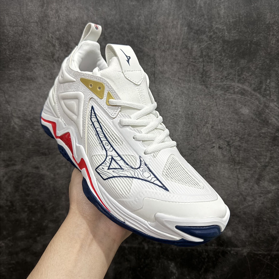 图片[3]-【公司级】美津浓Mizuno Wave Lightning Z7舒适百搭低帮训练鞋 升级原楦原纸版开发 采用透气网眼鞋面配合部分合成革材质 中底搭载MIZUNO经典 WAVE 科技全新轻量EVA发泡缓震中底 外置特殊防滑耐磨橡胶大底❗️鞋面采用轻质材料，结合独特的编织技术，不仅减轻了鞋子的重量，还增强了透气性和舒适度。鞋身线条流畅，色彩搭配时尚，无论是日常穿着还是户外活动，都能展现出穿着者的个性与品味。这款运动鞋的功能性是其最大的卖点。首先，它采用Mizuno独特的中底技术，提供了良好的缓震效果，无论是长距离跑步还是崎岖山路，都能给双脚带来舒适的体验。其次，鞋底的抓地力强，即使在湿滑的地面上也能保持稳定，确保运动安全。 Size：40 41 42 43 44 45 整码先出 编码：JZ270300-鞋库