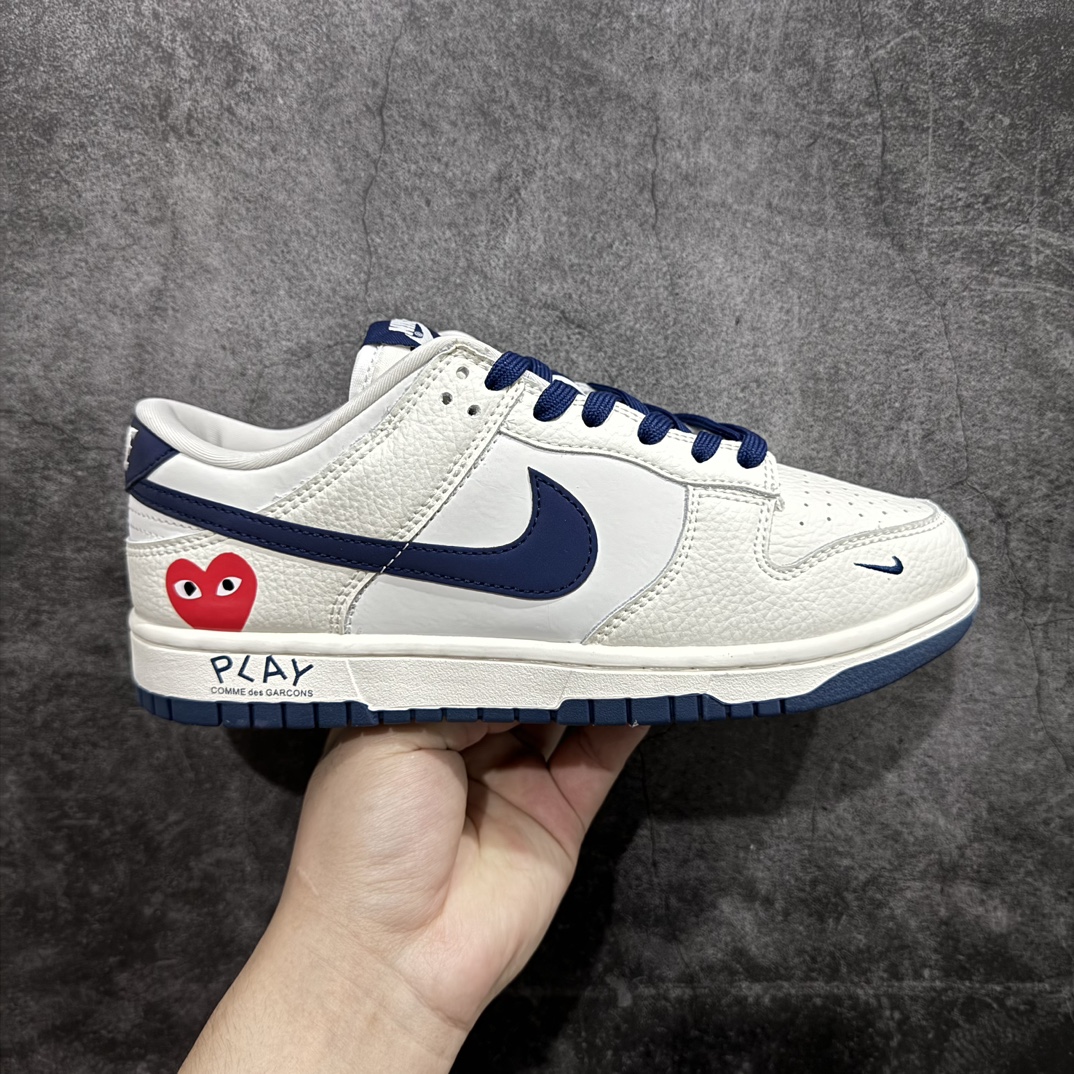 【定制版】Nk SB Dunk Low 川久保玲联名-米白蓝勾勾 周年高端定制 低帮休闲板鞋 KK1888-008rn#定制鞋盒 大厂纯原品质出货 超高清洁度 皮料切割干净无任何毛边 细节完美 r 尺码：36 36.5 37.5 38 38.5 39 40 40.5 41 42 42.5 43 44 44.5 45  编码：HXS320340-鞋库