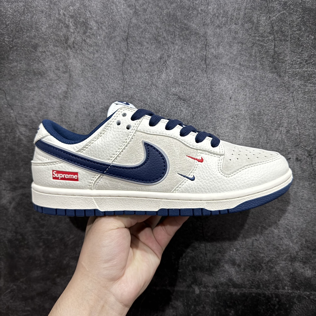 【定制版】Nk SB Dunk Low Supreme联名-双勾米深蓝 周年高端定制 低帮休闲板鞋 XX2025-668rn#定制鞋盒 大厂纯原品质出货 超高清洁度 皮料切割干净无任何毛边 细节完美 r 尺码：36 36.5 37.5 38 38.5 39 40 40.5 41 42 42.5 43 44 44.5 45 编码：HXS320340-鞋库