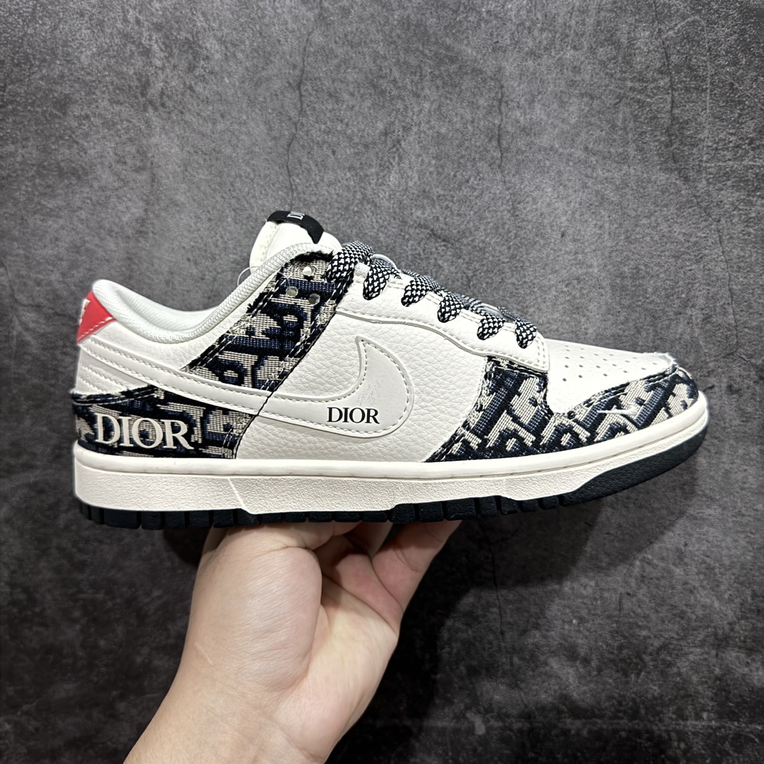 【定制版】Nk SB Dunk Low 迪奥联名-黑灰花纹 周年高端定制 低帮休闲板鞋 XY1688-010rn#定制鞋盒 大厂纯原品质出货 超高清洁度 皮料切割干净无任何毛边 细节完美 r 尺码：36 36.5 37.5 38 38.5 39 40 40.5 41 42 42.5 43 44 44.5 45 9.E编码：HXS320340-鞋库