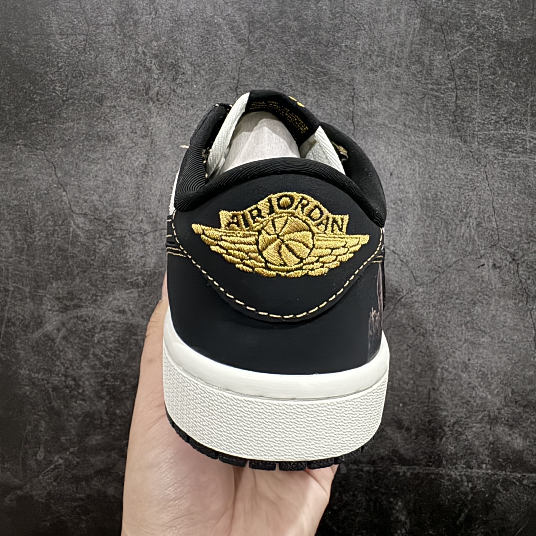 图片[4]-【定制版】Travis Scott x Nike Air Jordan 1 Low 定制 黑神话悟空nAir Jordan 1 Low 反转米黑倒钩 纯原版本n全鞋采用原装头层皮，用料扎实 精雕细琢n鞋型极致还原 飞翼3D打印改良 深度立体四线中底拉帮皮料选材 钢印 背胶一应俱全 全新批次 原装原模大底全鞋原厂定制皮料，手感细腻正确折边工艺 完美细节诠释 官方货号：CH6336 012 Size：36 36.5 37.5 38 38.5 39 40 40.5 41 42 42.5 43 44 44.5 45 编码：HXS320340-鞋库