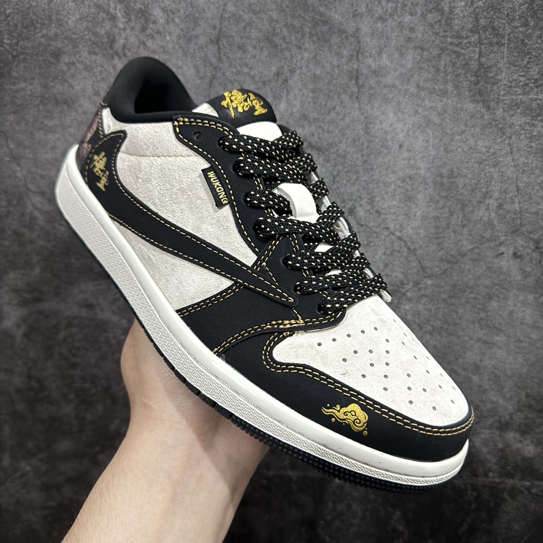 图片[3]-【定制版】Travis Scott x Nike Air Jordan 1 Low 定制 黑神话悟空nAir Jordan 1 Low 反转米黑倒钩 纯原版本n全鞋采用原装头层皮，用料扎实 精雕细琢n鞋型极致还原 飞翼3D打印改良 深度立体四线中底拉帮皮料选材 钢印 背胶一应俱全 全新批次 原装原模大底全鞋原厂定制皮料，手感细腻正确折边工艺 完美细节诠释 官方货号：CH6336 012 Size：36 36.5 37.5 38 38.5 39 40 40.5 41 42 42.5 43 44 44.5 45 编码：HXS320340-鞋库