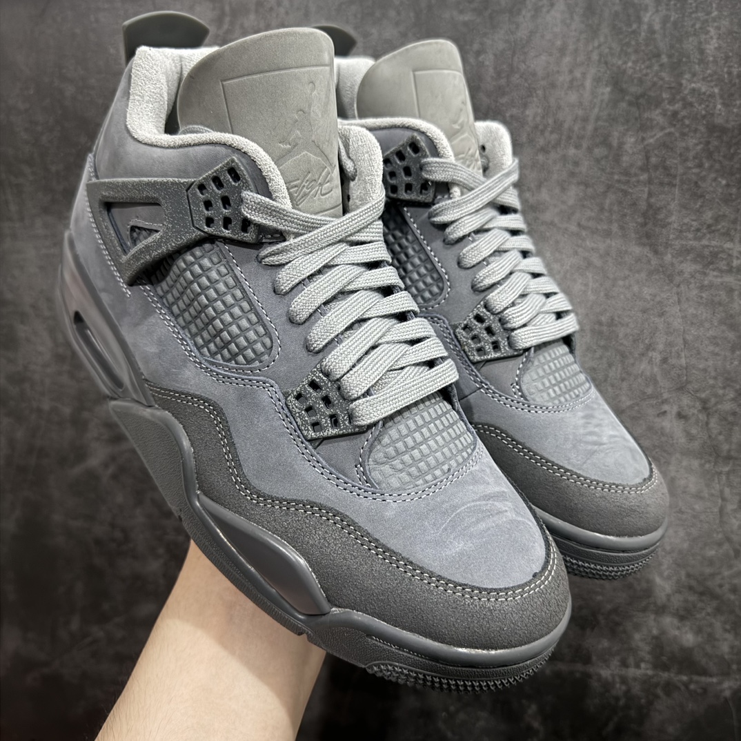 【老DT纯原】Air Jordan AJ4 SE \”Smoke Grey\” 烟熏灰 AJ4 乔 “Paris Olympics” 巴黎奥运会 FQ7928-001n市售天花板产物 耗时半年巨作 全套原纸板楦头开发 原厂特供皮料加持 确保原汁原味 完美呈现四代版型 一比一鞋头弧度高度鞋身弧度 数据细节工艺流程均保持原鞋一致 原厂TPU网格鞋带扣 正确内里网布 菱角分明不变形无多余毛边 柔软性质感一致于原鞋 市场唯一原厂鞋扣模具 背面可见隐藏注塑口 原厂织唛标 原厂飞人电绣工艺 尾指中部跳三针 独家绑鞋带手法 印刷中底布 四线拉帮 米色美纹纸贴合固定 进口港宝加持 后跟自然饱满 全鞋荧光划线卡点 追求极致完美 每一双都是工艺品 多重QC质检 超越公司货的品控标准 实实在在的免检产品  尺码：40-48.5 编码：XP430470-鞋库