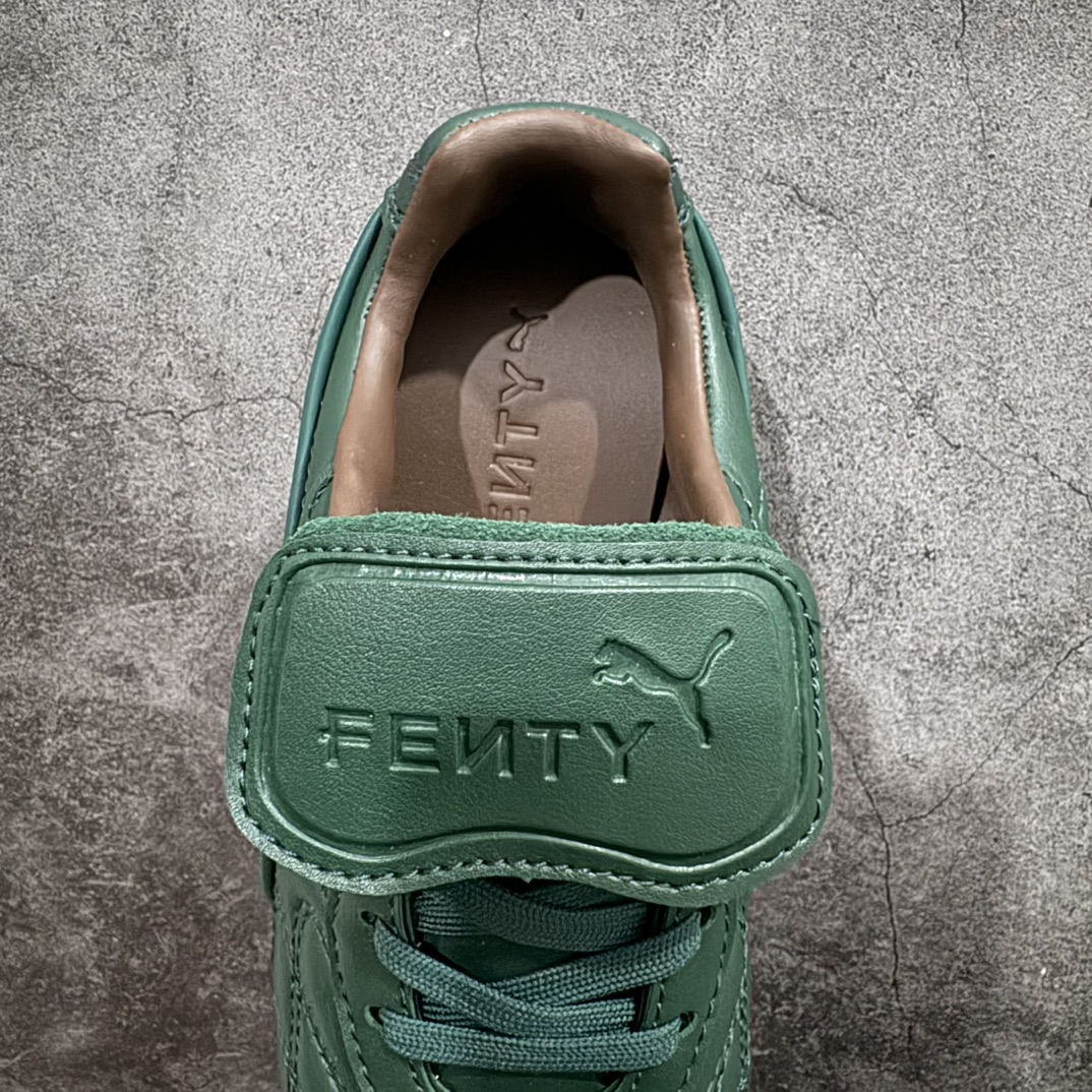 图片[8]-【公司级】童鞋款 FENTY x PUMA Avanti 长舌鞋款 秋冬爆款上线 焕新诠释足球潮流时尚n国际巨星蕾哈娜（Rihanna）与全球知名运动品牌PUMA延续合作篇章，全新配色打造 PUMA King 鞋的高品质皮革与复古跑鞋 PUMA Easy Rider  的外底设计两大经典元素集于一身。n材质方面，两款全新 FENTY x PUMA Avanti 鞋款均以柔软的复古皮革打造鞋面，并运用皮革滚边的设计点缀同色系皮质跑道 LOGO；细节上，鞋舌处印有 FENTY 品牌标志性字样，鞋带头则配以金色装饰，塑造极具质感的复古潮流风尚。 货号：395357 02 尺码：26-35 编码：MZ230250-鞋库