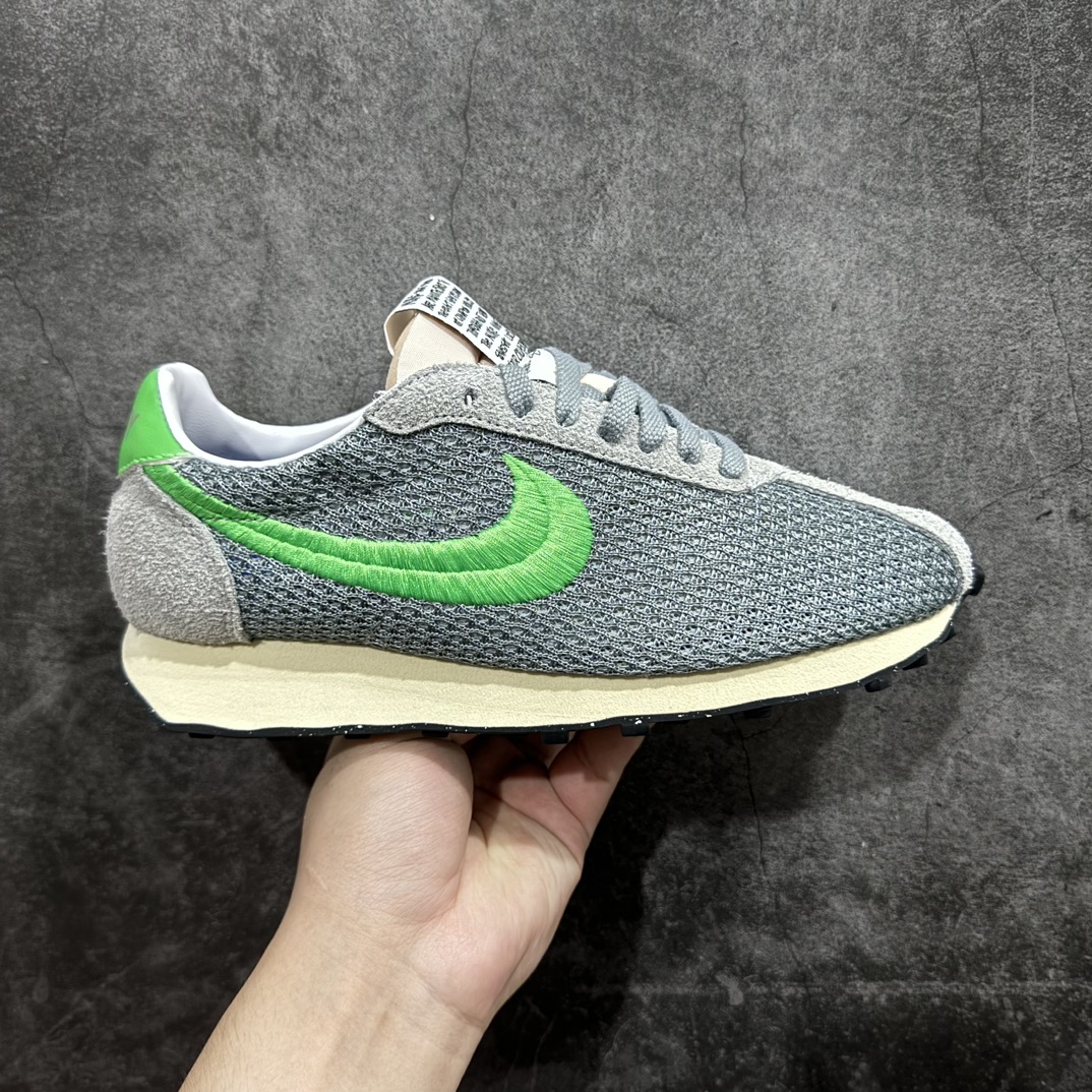 【纯原版】Nike Roshe Run LD-1000 x Stussy 灰绿n华夫一代系列华夫复古休闲运动慢跑鞋n美国元祖街头潮牌-斯图西联手Nike打造 LD-1000 复古跑鞋n采用双层呼吸网织面料组合翻毛皮饰片鞋面材质n中底搭载EVA切片缓震n外置防滑耐磨华夫格橡胶大底 官方货号：FQ5369-002 尺码：36 36.5 37.5 38 38.5 39 40 40.5 41 42 42.5 43 44 44.5 45  编码：GX220240-鞋库