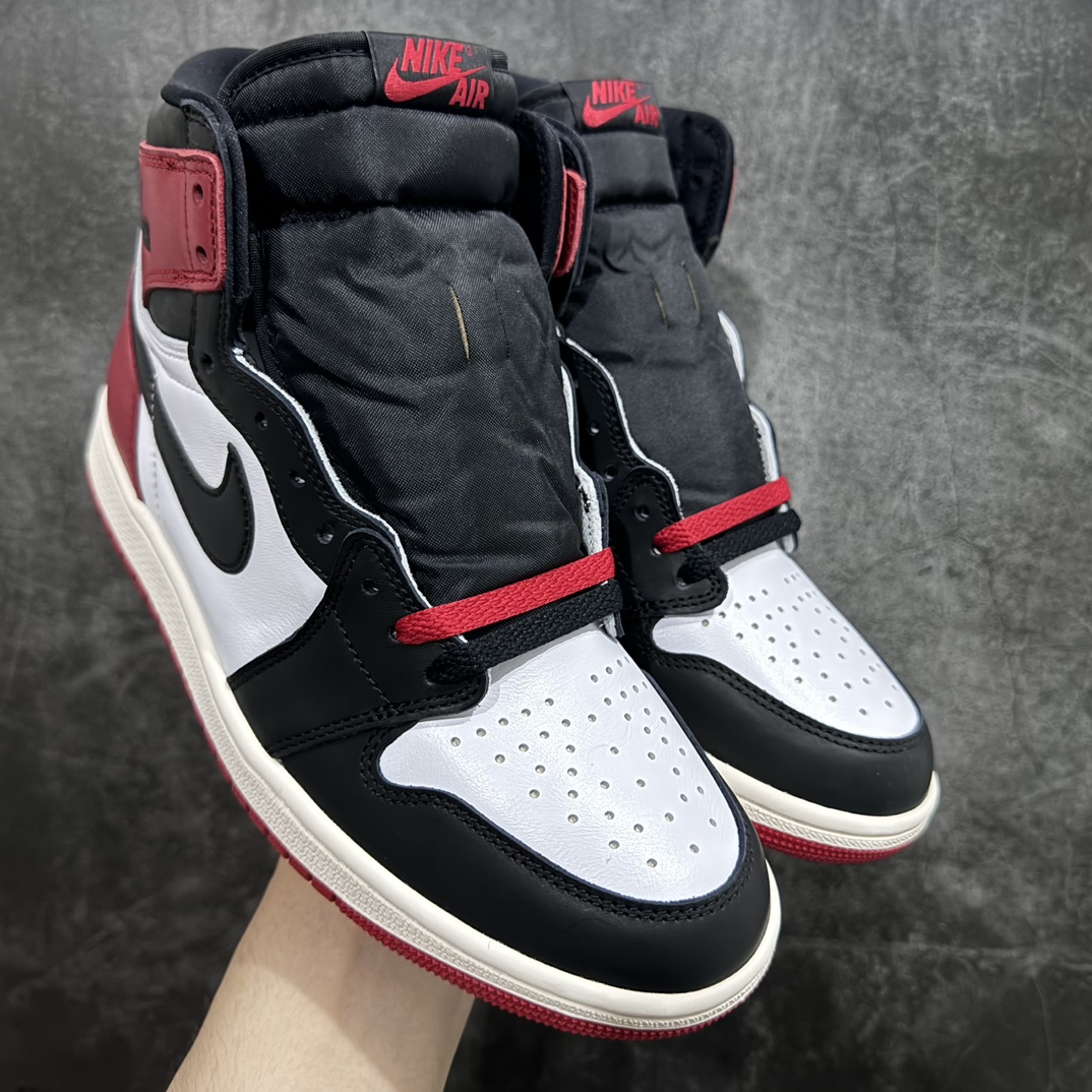 【PK纯原版】Air Jordan 1 High AJ1乔1高帮文化篮球鞋 DZ5485-106n纯原大厂品质 第一梯队n全鞋电脑针车 精确间距匹配国内顶级头层皮料订染 用料绝不含糊飞翼3D高频深度立体 全方位比对原鞋n皮料全程玻璃冲刀 冲裁 清洁度完美工艺方面漏斗收腰 底线拉帮 LOGO立体 小到针眼排布 载片对称 冲孔效果 鞋标规范 鞋垫背胶等等 Size：40 40.5 41.5 42 42.5 43 44 45 46 47.5 编码：T470500-鞋库