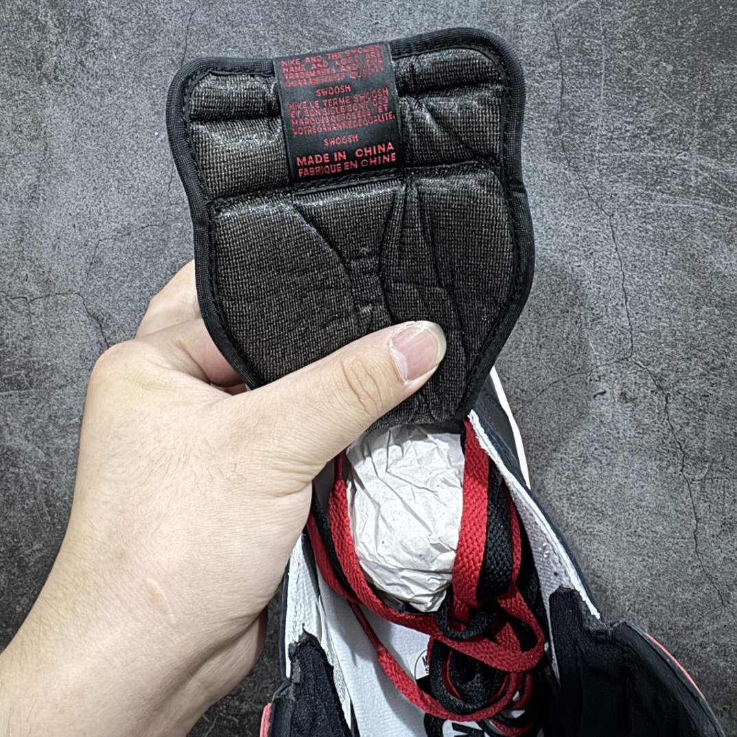 图片[9]-【PK纯原版】Air Jordan 1 High AJ1乔1高帮文化篮球鞋 DZ5485-106n纯原大厂品质 第一梯队n全鞋电脑针车 精确间距匹配国内顶级头层皮料订染 用料绝不含糊飞翼3D高频深度立体 全方位比对原鞋n皮料全程玻璃冲刀 冲裁 清洁度完美工艺方面漏斗收腰 底线拉帮 LOGO立体 小到针眼排布 载片对称 冲孔效果 鞋标规范 鞋垫背胶等等 Size：40 40.5 41.5 42 42.5 43 44 45 46 47.5 编码：T470500-鞋库