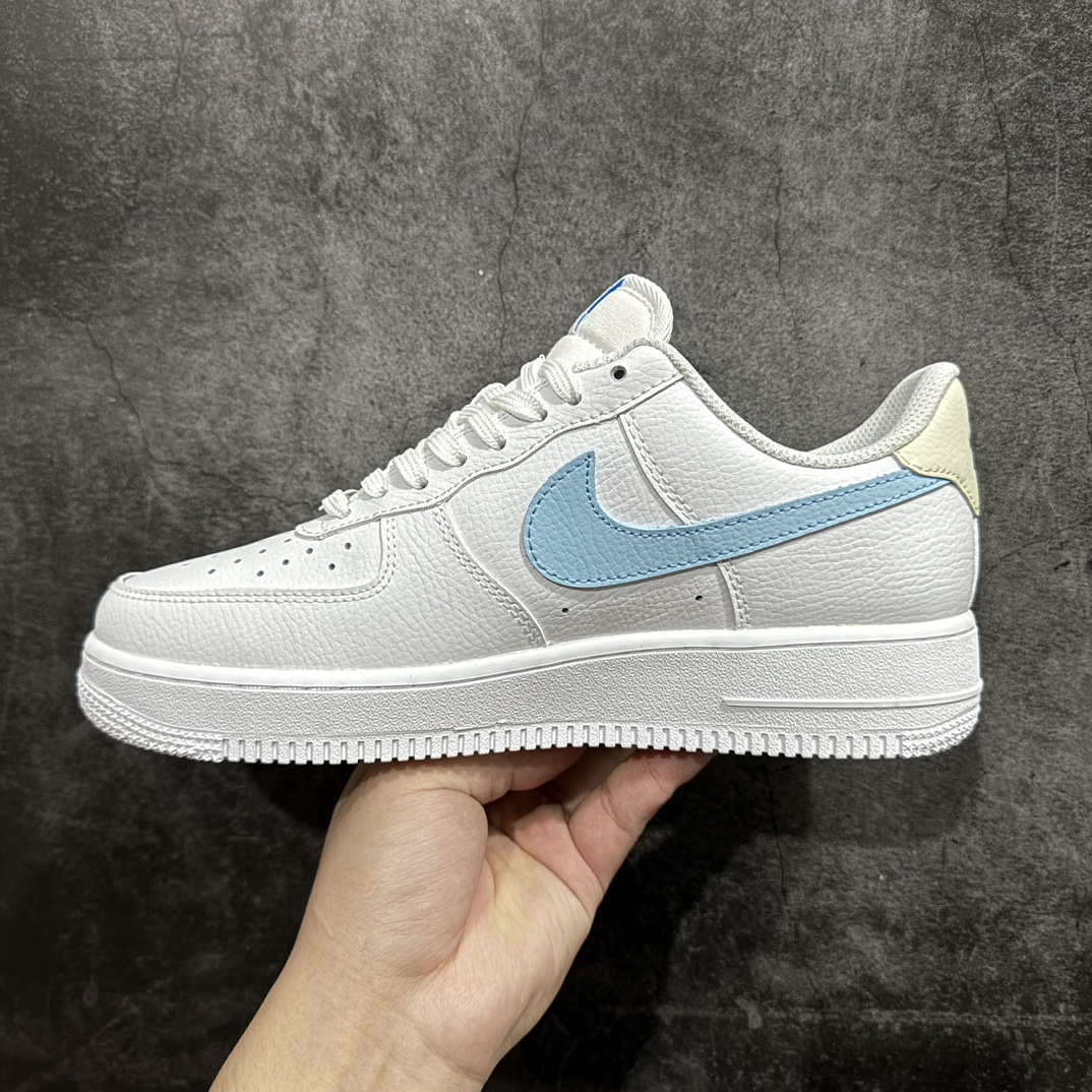 图片[2]-【公司级】Nike Air Force 1 ’07 Low “天空浅蓝”空军一号低帮百搭休闲运动板鞋。柔软、弹性十足的缓震性能和出色的中底设计，横跨复古与现代的外型结合，造就出风靡全球三十多年的Force 1，直到今天还深受青睐货号：HF0022-100n码数：36 36.5 37.5 38 38.5 39 40 40.5 41 42 42.5 43 44 44.5 45 编码：CC230240-鞋库