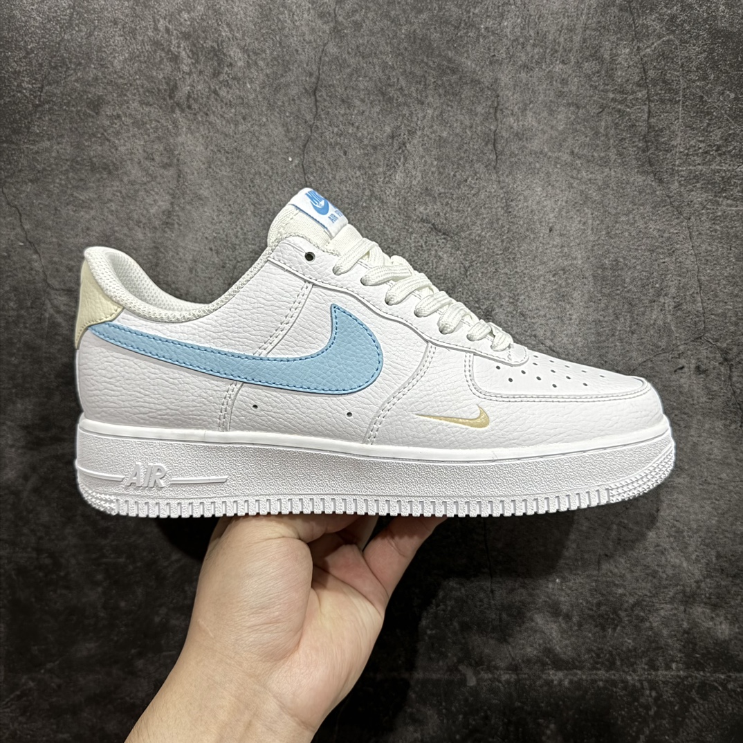 【公司级】Nike Air Force 1 ’07 Low “天空浅蓝”空军一号低帮百搭休闲运动板鞋。柔软、弹性十足的缓震性能和出色的中底设计，横跨复古与现代的外型结合，造就出风靡全球三十多年的Force 1，直到今天还深受青睐货号：HF0022-100n码数：36 36.5 37.5 38 38.5 39 40 40.5 41 42 42.5 43 44 44.5 45 编码：CC230240-鞋库