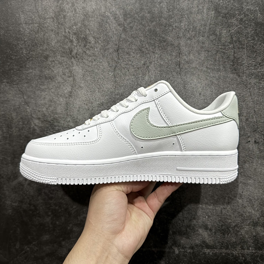 图片[2]-【公司级】Nike Air Force 1 Low 白橄榄绿迷你勾 空军一号低帮运动休闲板鞋 官方同步 原装级别 原楦头原纸板 打造纯正空军版型#专注外贸渠道 全掌内置蜂窝气垫 #原盒配件 原厂中底钢印、拉帮完美货号：CZ0270-106 尺码：36 36.5 37.5 38 38.5 39 40 40.5 41 42 42.5 43 44 44.5 45 编码：CC230240-鞋库