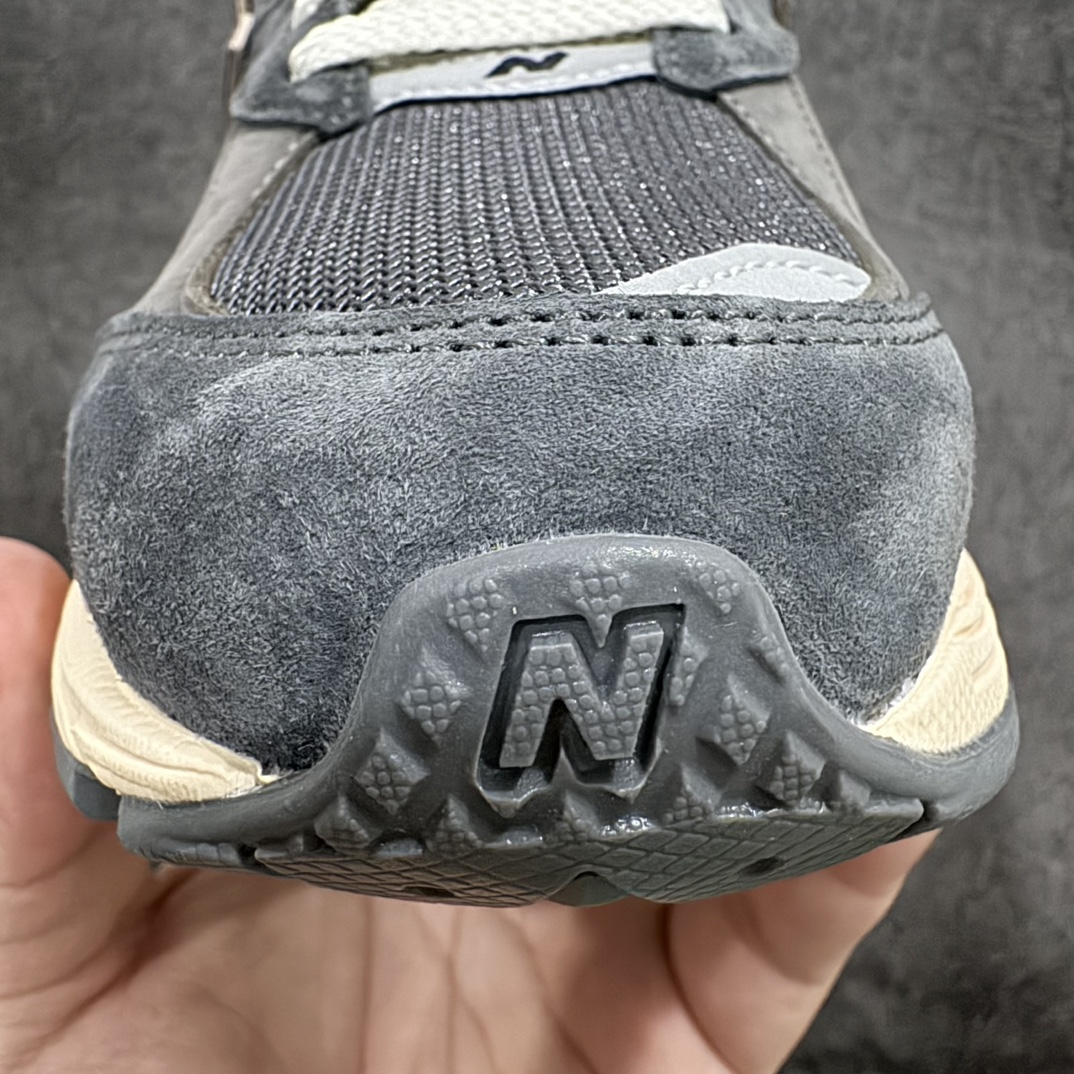 图片[5]-【小总裁版】NB New Balance M2002RHO 经典碳灰色nn总裁平替版 品质很好正确材料 正确组合大底 可高价零售‼️n 全套原楦原纸板原厂数据开发 原厂网纱 原装进口皮料 正确绒感卡色 正确中底拉帮中底网布细节 一比一手工擦旧效果 冲裁组合 匠心打造 耗时两个月开发完成 工艺极其复杂难度可想而知 新开独立私模大底 全网唯一正确做旧组合大底 高端零售专供产物  尺码：36 37 37.5 38 38.5 39.5 40 40.5 41.5 42 42.5 43 44 44.5 45 45.5 46.5 编码：LF290310-鞋库