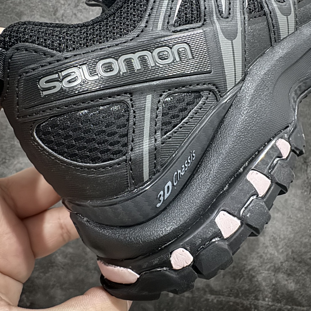 图片[3]-【PZ纯原】SALOMON XA Pro 3D ADV 萨洛蒙潮流越野机能户外功能鞋 黑粉底nn全新版本出货 好货不怕晚n品质 细节 材料都是肉眼可以见！n售前售后也是其它工厂无法匹敌！n纯原外贸平台特供订单耗时半年巨作 全套原纸板楦头开发原厂特供网布配套加持 确保原汁原味 完美呈现版型原档数据独家私模五层组合大底 男女鞋同步官方开发至46.5原装Ortholite轻量化鞋垫 中底布带钢印编号 原厂TPU锁扣 进口港宝加持 后跟自然饱满 还原公司包裹性 鞋面采用SENSIFT贴合技术 全方位贴合包裹脚型 鞋跟部鞋底牵引设计 提供强大的抓地性能 更适应野外崎岖不平的道路 其3D ADVANCED CHASSIS底盘 材料轻量大化 钉齿设计更具稳定性 防护性 鞋底易磨损区运用CONTAGRIP高耐磨材料 应对城市硬质路面长距离跑考验  尺码：36 36.5 37.5 38 38.5 39 40 40.5 41 42 42.5 43 44 44.5 45 46 46.5 编码：GQ290310n-鞋库