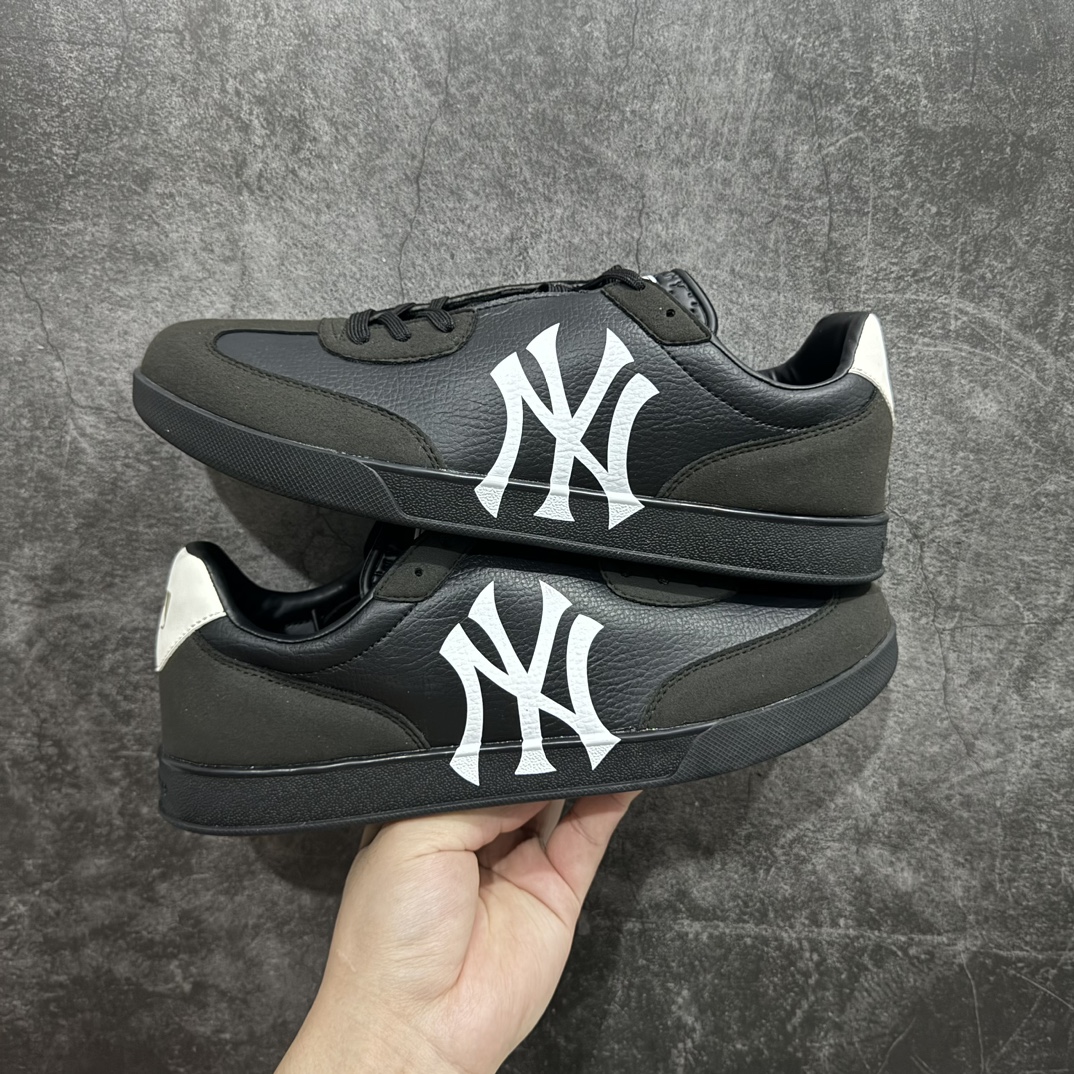 纯原版NewYorkYankeesxMLBSqueezeLowSneakers紧握系列低帮德训足球风百搭