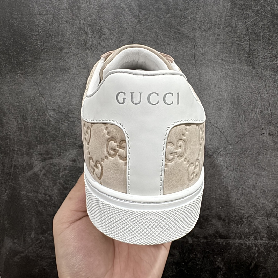 图片[4]-【顶级lw版】经典高奢古驰GUCCI古驰 Ace Embroidered Low-Top拼色刺绣系列低帮潮流百搭休闲板鞋n市售最强顶级几率混卖版本全网首发Gucci古驰小蜜蜂附送原装一致鞋舌仿磨环保纸垫 全套专柜包装物及配件外盒标和鞋底嵌入核心防伪芯片感应装置秒杀市面任何版本n意大利进口超软小牛皮+同源出厂真丝绸防尘鞋套袋原装雪梨形超软沙绒纸团高工艺无缝细空胶技术 贴楦误差0.05mm 鞋底采用固特异内外锁死工艺 最大限度弯折永不开胶 原鞋一致效果环保无味❗   尺码：35 36 37 38 39 40 41 42 43 44 编码：HH380420-鞋库