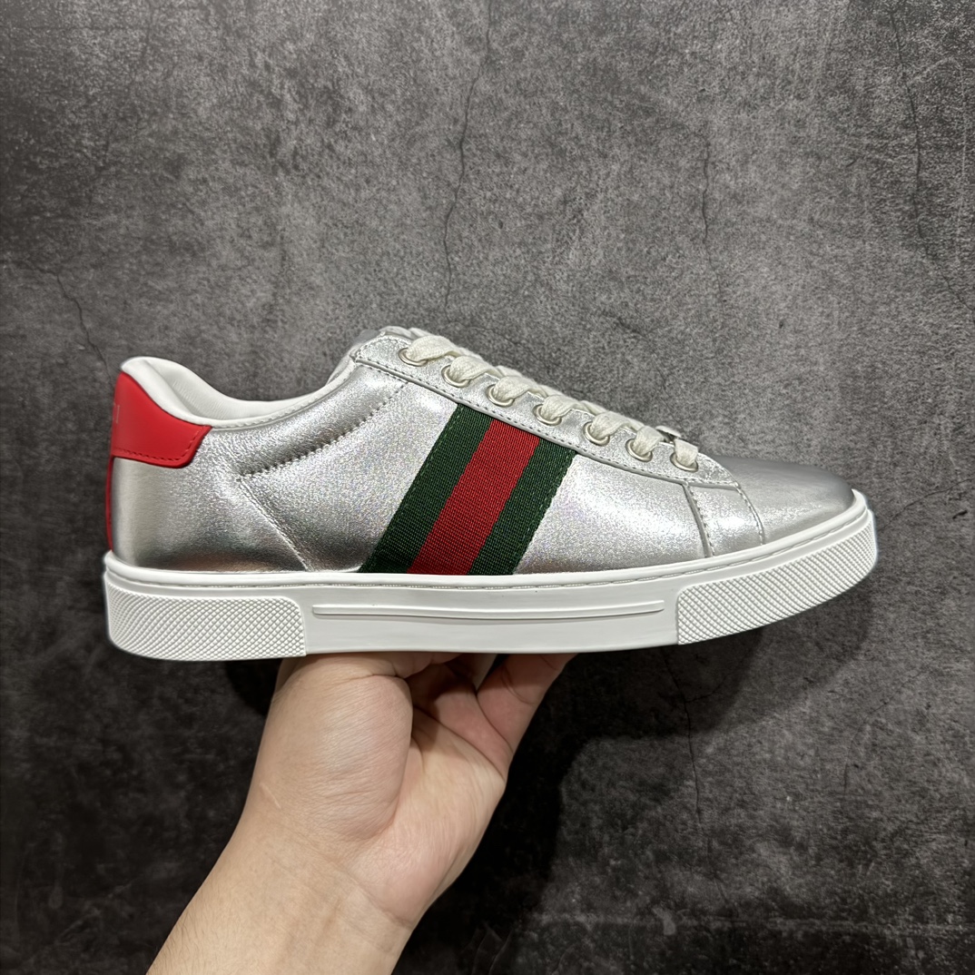 【顶级lw版】经典高奢古驰GUCCI古驰 Ace Embroidered Low-Top拼色刺绣系列低帮潮流百搭休闲板鞋n市售最强顶级几率混卖版本全网首发Gucci古驰小蜜蜂附送原装一致鞋舌仿磨环保纸垫 全套专柜包装物及配件外盒标和鞋底嵌入核心防伪芯片感应装置秒杀市面任何版本n意大利进口超软小牛皮+同源出厂真丝绸防尘鞋套袋原装雪梨形超软沙绒纸团高工艺无缝细空胶技术 贴楦误差0.05mm 鞋底采用固特异内外锁死工艺 最大限度弯折永不开胶 原鞋一致效果环保无味❗   尺码：35 36 37 38 39 40 41 42 43 44 编码：HH380420-鞋库