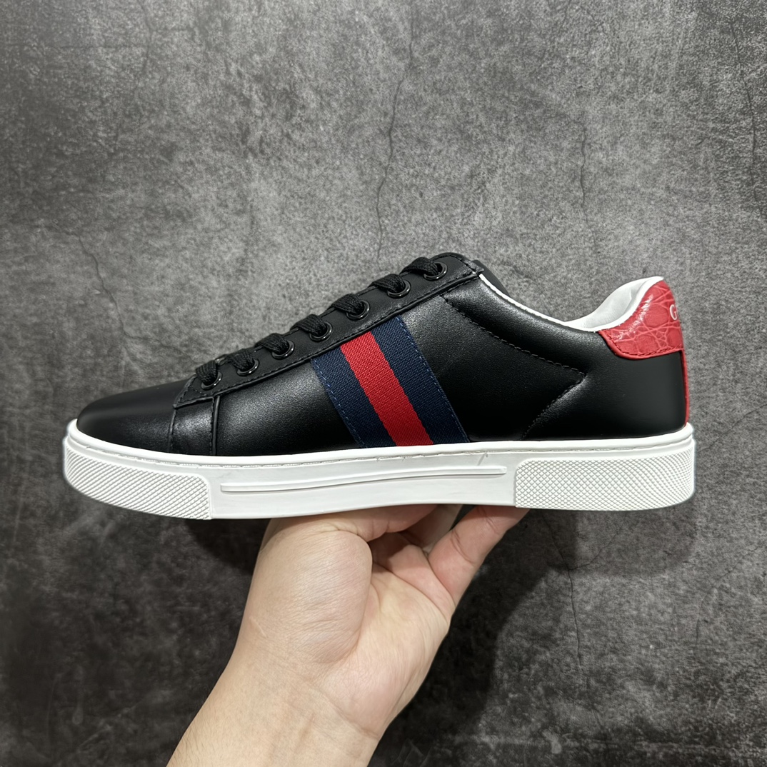 图片[2]-【顶级lw版】经典高奢古驰GUCCI古驰 Ace Embroidered Low-Top拼色刺绣系列低帮潮流百搭休闲板鞋n市售最强顶级几率混卖版本全网首发Gucci古驰小蜜蜂附送原装一致鞋舌仿磨环保纸垫 全套专柜包装物及配件外盒标和鞋底嵌入核心防伪芯片感应装置秒杀市面任何版本n意大利进口超软小牛皮+同源出厂真丝绸防尘鞋套袋原装雪梨形超软沙绒纸团高工艺无缝细空胶技术 贴楦误差0.05mm 鞋底采用固特异内外锁死工艺 最大限度弯折永不开胶 原鞋一致效果环保无味❗   尺码：35 36 37 38 39 40 41 42 43 44 编码：HH380420-鞋库