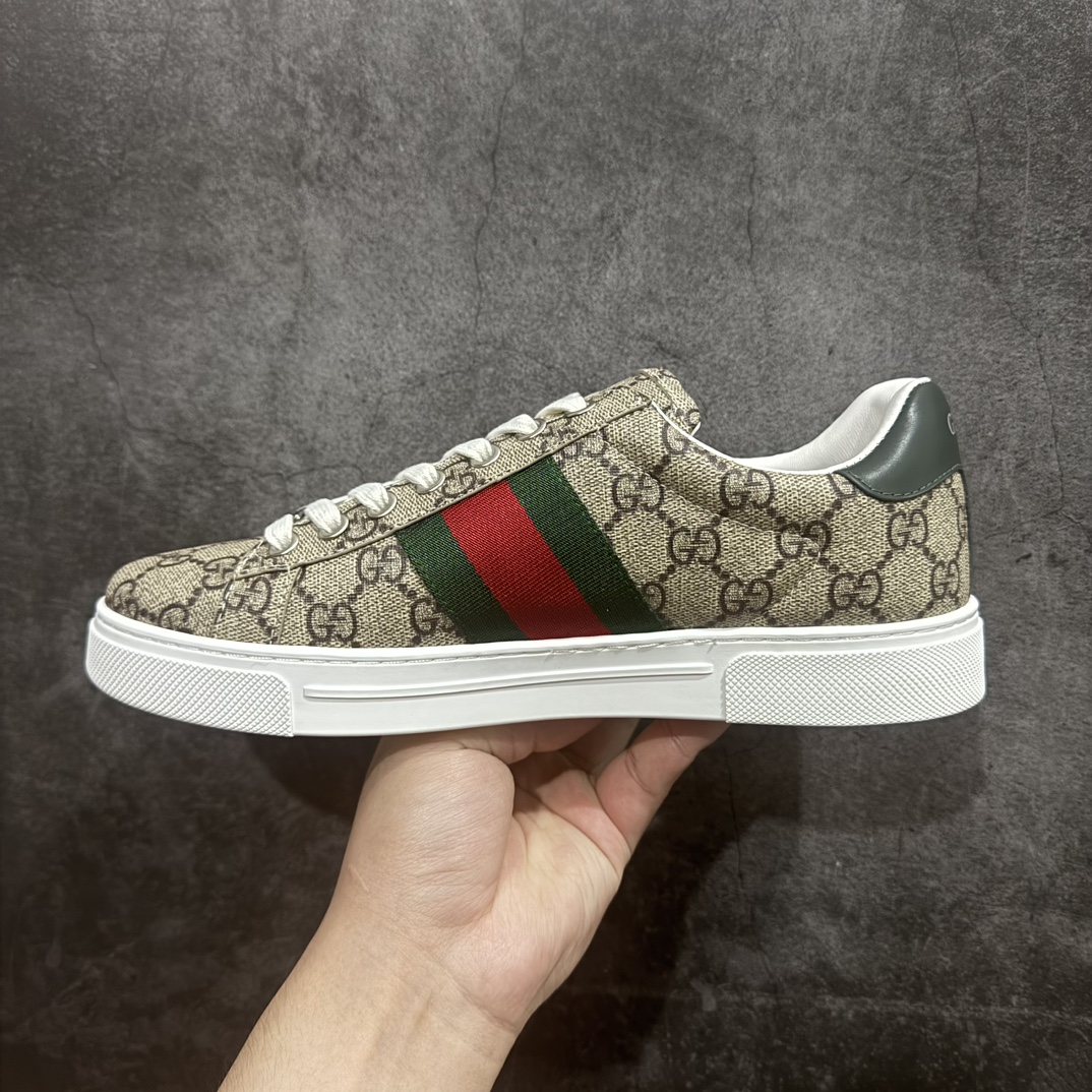 图片[2]-【顶级lw版】经典高奢古驰GUCCI古驰 Ace Embroidered Low-Top拼色刺绣系列低帮潮流百搭休闲板鞋n市售最强顶级几率混卖版本全网首发Gucci古驰小蜜蜂附送原装一致鞋舌仿磨环保纸垫 全套专柜包装物及配件外盒标和鞋底嵌入核心防伪芯片感应装置秒杀市面任何版本n意大利进口超软小牛皮+同源出厂真丝绸防尘鞋套袋原装雪梨形超软沙绒纸团高工艺无缝细空胶技术 贴楦误差0.05mm 鞋底采用固特异内外锁死工艺 最大限度弯折永不开胶 原鞋一致效果环保无味❗   尺码：35 36 37 38 39 40 41 42 43 44 编码：HH380420-鞋库