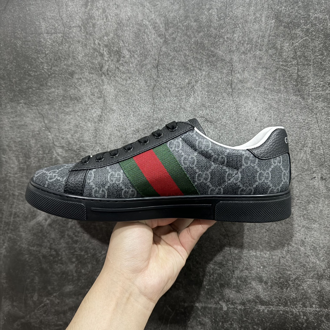 图片[2]-【顶级lw版】经典高奢古驰GUCCI古驰 Ace Embroidered Low-Top拼色刺绣系列低帮潮流百搭休闲板鞋n市售最强顶级几率混卖版本全网首发Gucci古驰小蜜蜂附送原装一致鞋舌仿磨环保纸垫 全套专柜包装物及配件外盒标和鞋底嵌入核心防伪芯片感应装置秒杀市面任何版本n意大利进口超软小牛皮+同源出厂真丝绸防尘鞋套袋原装雪梨形超软沙绒纸团高工艺无缝细空胶技术 贴楦误差0.05mm 鞋底采用固特异内外锁死工艺 最大限度弯折永不开胶 原鞋一致效果环保无味❗   尺码：35 36 37 38 39 40 41 42 43 44 编码：HH380420-鞋库