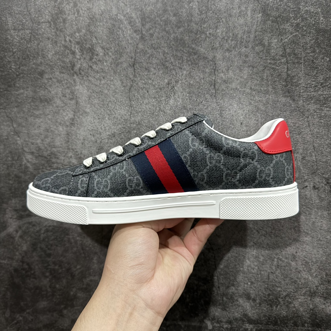 图片[2]-【顶级lw版】经典高奢古驰GUCCI古驰 Ace Embroidered Low-Top拼色刺绣系列低帮潮流百搭休闲板鞋n市售最强顶级几率混卖版本全网首发Gucci古驰小蜜蜂附送原装一致鞋舌仿磨环保纸垫 全套专柜包装物及配件外盒标和鞋底嵌入核心防伪芯片感应装置秒杀市面任何版本n意大利进口超软小牛皮+同源出厂真丝绸防尘鞋套袋原装雪梨形超软沙绒纸团高工艺无缝细空胶技术 贴楦误差0.05mm 鞋底采用固特异内外锁死工艺 最大限度弯折永不开胶 原鞋一致效果环保无味❗   尺码：35 36 37 38 39 40 41 42 43 44 编码：HH380420-鞋库