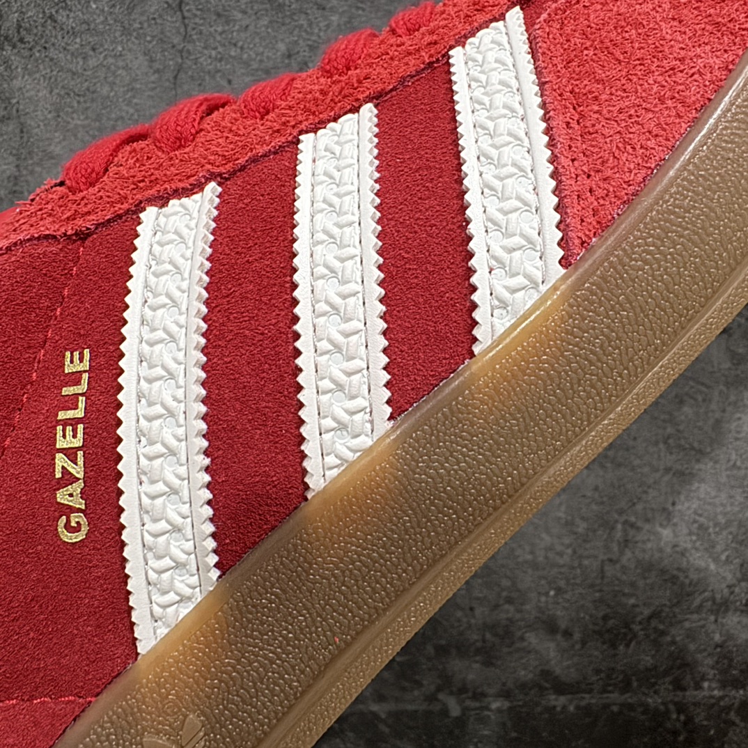 图片[4]-【Top纯原】AD Original Gazelle Indoor Trainers 瞪羚室内鞋系列低帮复古百搭休闲运动德训风板鞋 红白 IF1808nn目前市场唯一反口内里皮料有细腻纹路 同步原版质感的版本n高端零售特供批次 原厂定制长毛翻毛皮组合环保纤维革鞋面材质 内置环保海玻璃鞋垫 外置RB橡胶大底 产品品控稳定性领先行业 原厂全套原楦原纸板冲刀磨具开发 原厂皮料加持 原厂港宝加持定型后跟R度完美 将复古进行到底 简约流畅 三十年不变经典 这款Gazelle运动鞋 无论面料、配色、质感或设计 都只在重现其1991年原款的经典 皮革鞋面 撞色三条纹和鞋跟标的设计 力求呈现90年代的经典复古风潮 Samba火热的同时 也带动了其它的复古鞋型 Gazelle便是其中一只 Gazelle Indoor拥有包边更宽的T字型鞋头 更好的保护运动员的前掌 浓浓的复古氛围感 非常适合现在流行的Cleanfit风格SIZE：35.5 36 36.5 37.5 38 38.5 39 40 40.5 41 42 42.5 43 44 44.5 45 46 编码：T240270-鞋库