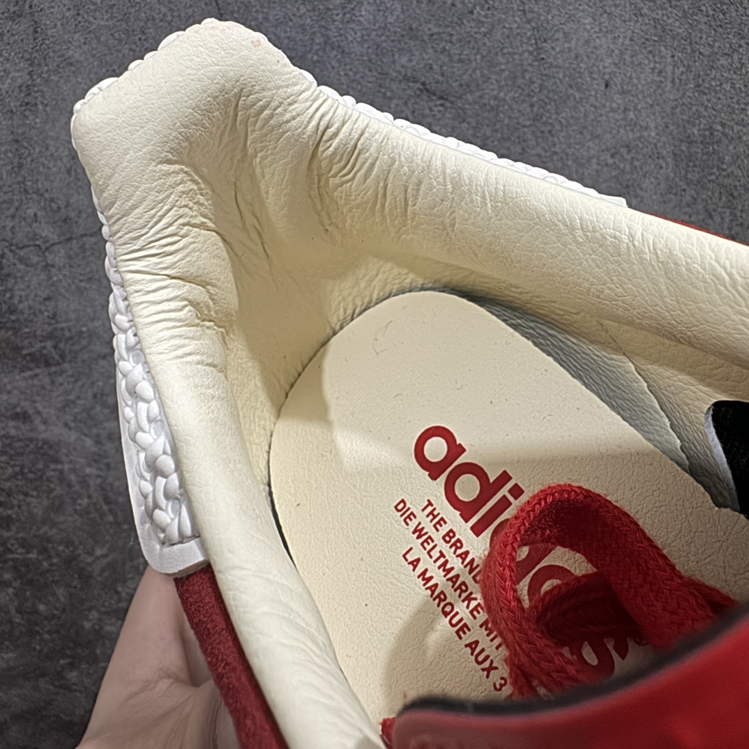 图片[7]-【Top纯原】AD Original Gazelle Indoor Trainers 瞪羚室内鞋系列低帮复古百搭休闲运动德训风板鞋 红白 IF1808nn目前市场唯一反口内里皮料有细腻纹路 同步原版质感的版本n高端零售特供批次 原厂定制长毛翻毛皮组合环保纤维革鞋面材质 内置环保海玻璃鞋垫 外置RB橡胶大底 产品品控稳定性领先行业 原厂全套原楦原纸板冲刀磨具开发 原厂皮料加持 原厂港宝加持定型后跟R度完美 将复古进行到底 简约流畅 三十年不变经典 这款Gazelle运动鞋 无论面料、配色、质感或设计 都只在重现其1991年原款的经典 皮革鞋面 撞色三条纹和鞋跟标的设计 力求呈现90年代的经典复古风潮 Samba火热的同时 也带动了其它的复古鞋型 Gazelle便是其中一只 Gazelle Indoor拥有包边更宽的T字型鞋头 更好的保护运动员的前掌 浓浓的复古氛围感 非常适合现在流行的Cleanfit风格SIZE：35.5 36 36.5 37.5 38 38.5 39 40 40.5 41 42 42.5 43 44 44.5 45 46 编码：T240270-鞋库