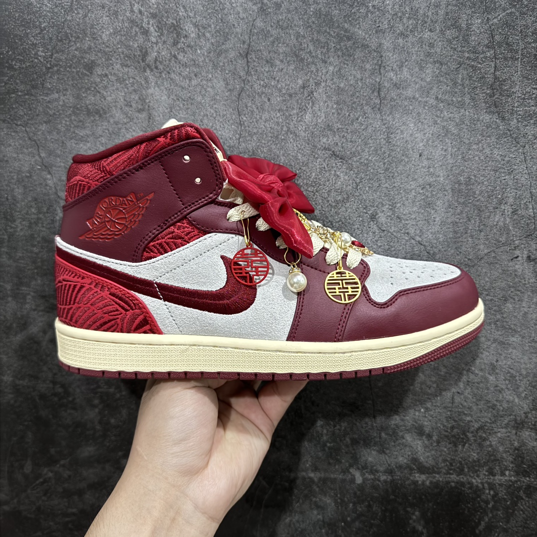 纯原礼盒版本AirJordan1Mid乔丹1代中帮秀禾婚鞋蝴蝶结货号DZ2820-601该定制版球鞋选用