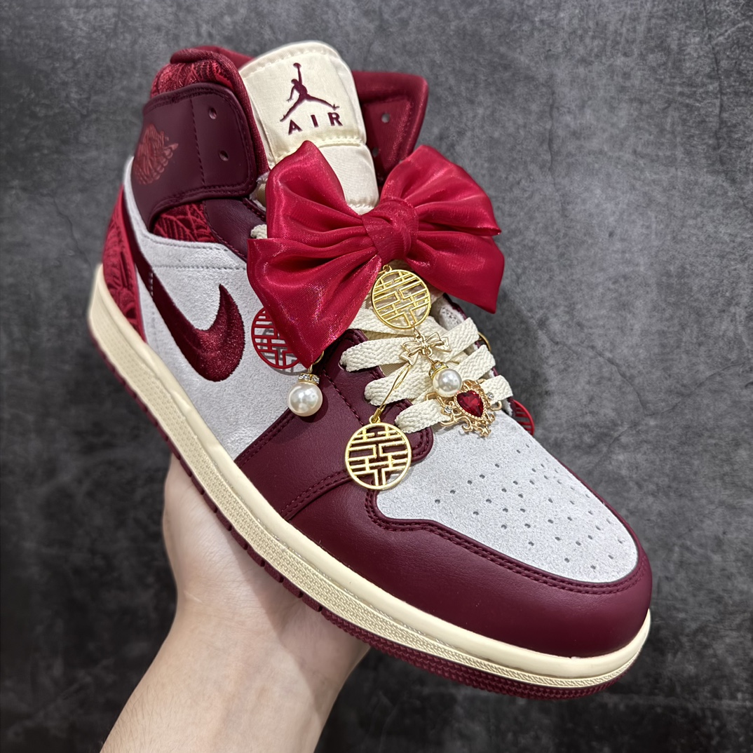 纯原礼盒版本AirJordan1Mid乔丹1代中帮秀禾婚鞋蝴蝶结货号DZ2820-601该定制版球鞋选用