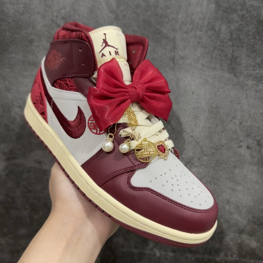 纯原礼盒版本AirJordan1Mid乔丹1代中帮秀禾婚鞋蝴蝶结货号DZ2820-601该定制版球鞋选用