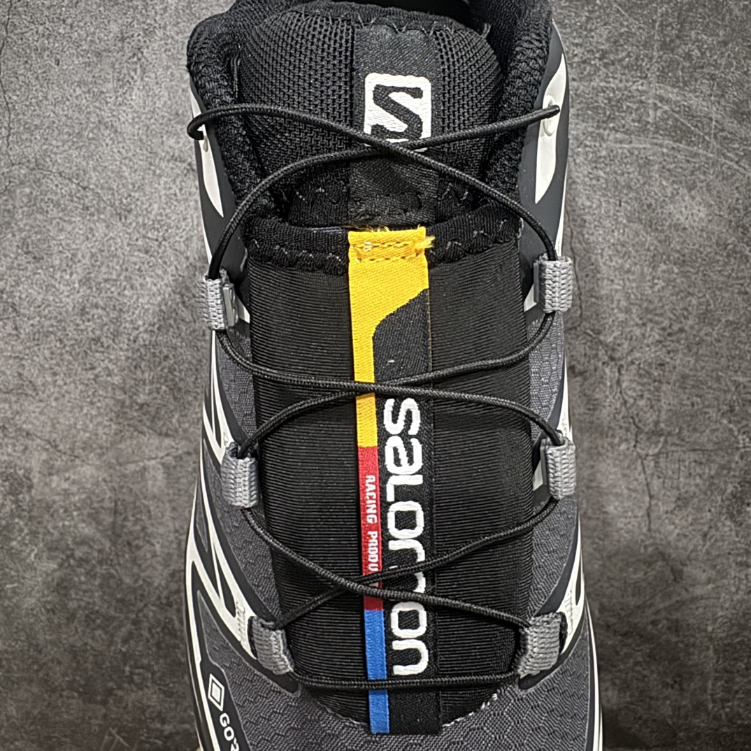 图片[7]-【巅峰版】 Salomon XT-6 Gore-Tex防水款n萨洛蒙复古潮流户外机能登山跑鞋 黑灰银n纯原外贸平台特供订单耗时半年巨作 全套原纸板楦头开发原厂特供网布配套加持 确保原汁原味n完美呈现版型 原档数据独家私模五层组合大底男女鞋同步官方开发至46.5原装Ortholite轻量化鞋垫 中底布带钢印编号原厂TPU锁扣 进口港宝加持后跟自然饱满 还原公司包裹性鞋面以“锯齿”状的包裹系统呈现在基色底之下加入了各种色点缀将公司的最新技术和时尚前卫的造型融入耐用的长跑款式中鞋面由 TPU 薄膜制成 并焊接在高耐磨网眼上 使其既时尚又坚固 由 ACS底盘支撑 可增强稳定性和支撑力 以及由橡胶凸耳 Contragrip外底覆盖的 EVA 缓冲中底 旨在应对崎岖的地形 鞋舌上的彩色Salomon 标签、Quicklace 系统以及鞋头、鞋舌和鞋跟上的附加品牌使细节更加完美 让穿着者可以轻松驾驭户外与通勤下的任何运动生活场景 无缝鞋身户外随意纵横 颜值与脚感兼备 出街通勤 绝对非常吸睛 你值得拥有 尺码：36 36.5 37.5 38 38.5 39 40 40.5 41 42 42.5 43 44 44.5 45 46 46.5 编码：JJ300340-鞋库