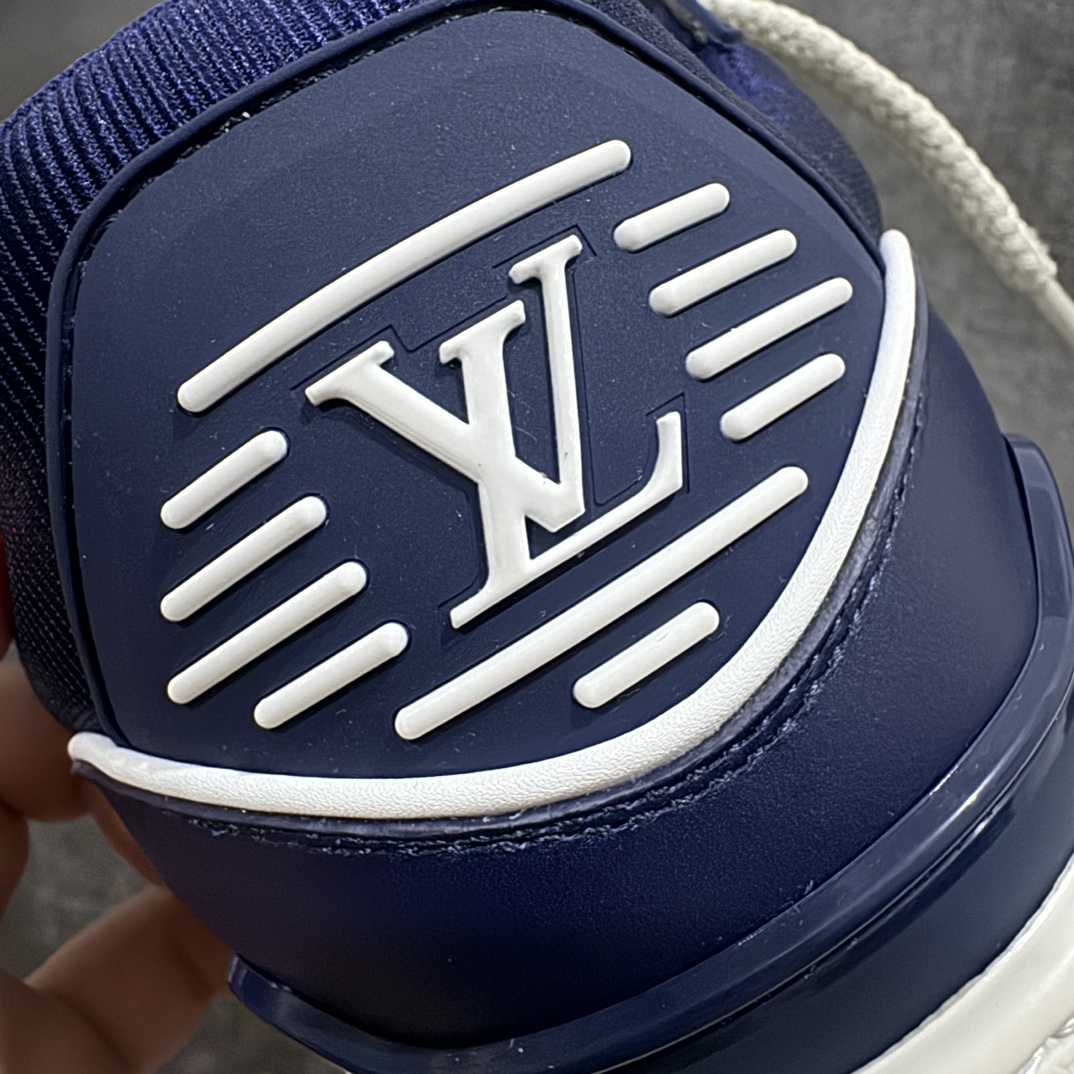 图片[2]-【无胶顶级鞋盒无字版】Louis Vuitton LV 路易威登 Trainer Maxi 胖丁 低帮休闲板鞋 深蓝胖丁 海淘代购同渠道 正确折叠鞋盒 平台外贸高端零售专供品质 原版开发 完美楦型 还原度达到98% 鞋面独家订制压纹漆皮 大底TPU 私模Tpu大底 三色组合厚底 完美增高4-5cm 提供原版可配备对比 拒绝市场吹嘘所谓原版开发 尺码：35 36 37 38 39 40 41 42 43 44 45 46-选品中心