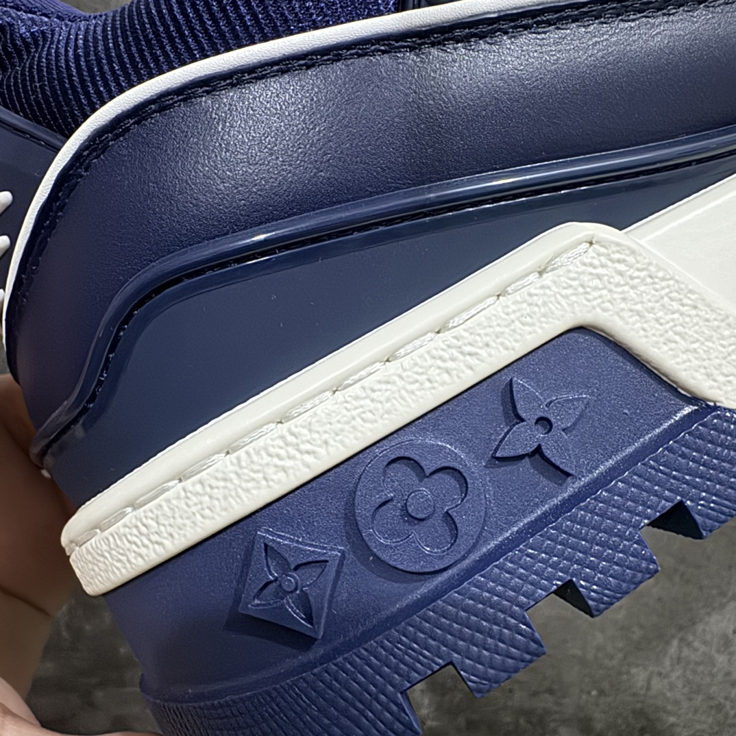 图片[3]-【无胶顶级鞋盒无字版】Louis Vuitton LV 路易威登 Trainer Maxi 胖丁 低帮休闲板鞋 深蓝胖丁 海淘代购同渠道 正确折叠鞋盒 平台外贸高端零售专供品质 原版开发 完美楦型 还原度达到98% 鞋面独家订制压纹漆皮 大底TPU 私模Tpu大底 三色组合厚底 完美增高4-5cm 提供原版可配备对比 拒绝市场吹嘘所谓原版开发 尺码：35 36 37 38 39 40 41 42 43 44 45 46-选品中心