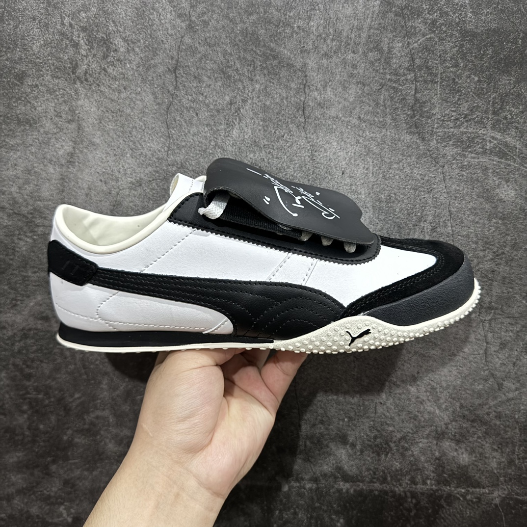 【神版】Puma Bella UT Leather 彪马薄底系列 长鞋舌恶作剧熊猫定制款n复古运动休闲跑鞋升级版本 细节材料全方位有鞋面设计轻量透气 提供了舒适性和穿着感受 柔软内里材质 穿着更加舒适 橡胶鞋底提供持久的牵引力 尺码: 36 36.5 37.5 38 38.5 39 40 40.5 41 42 42.5 43 44 45  编码:DZ220240-鞋库