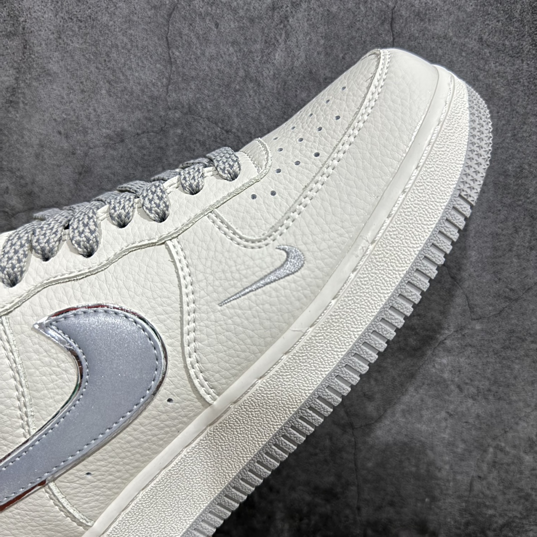 定制版NikeAirForce1Low07白灰小钩满天星原楦头原纸板打造纯正低帮空军版型专注外贸渠道全掌