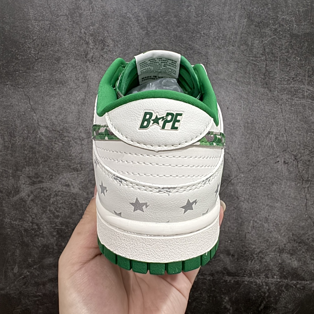 定制版BaPexNikeDunkLow米绿迷彩勾此款主张打破传统的工业化流水线设计限制以Madebyid