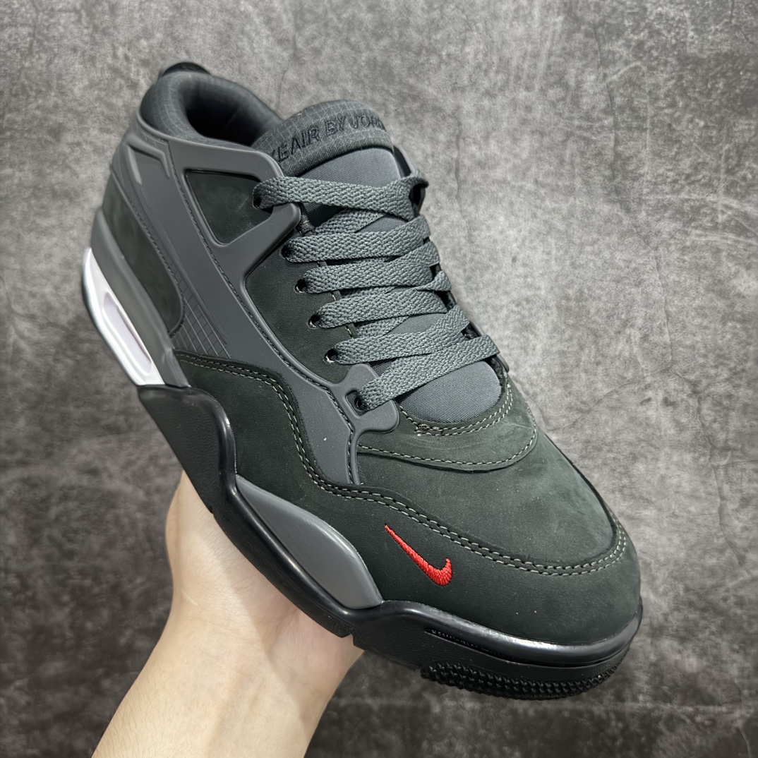 纯原版本AirJordanAJ4RM重制版低帮复古篮球鞋HF4334-004采用了低帮的设计并保留了众多