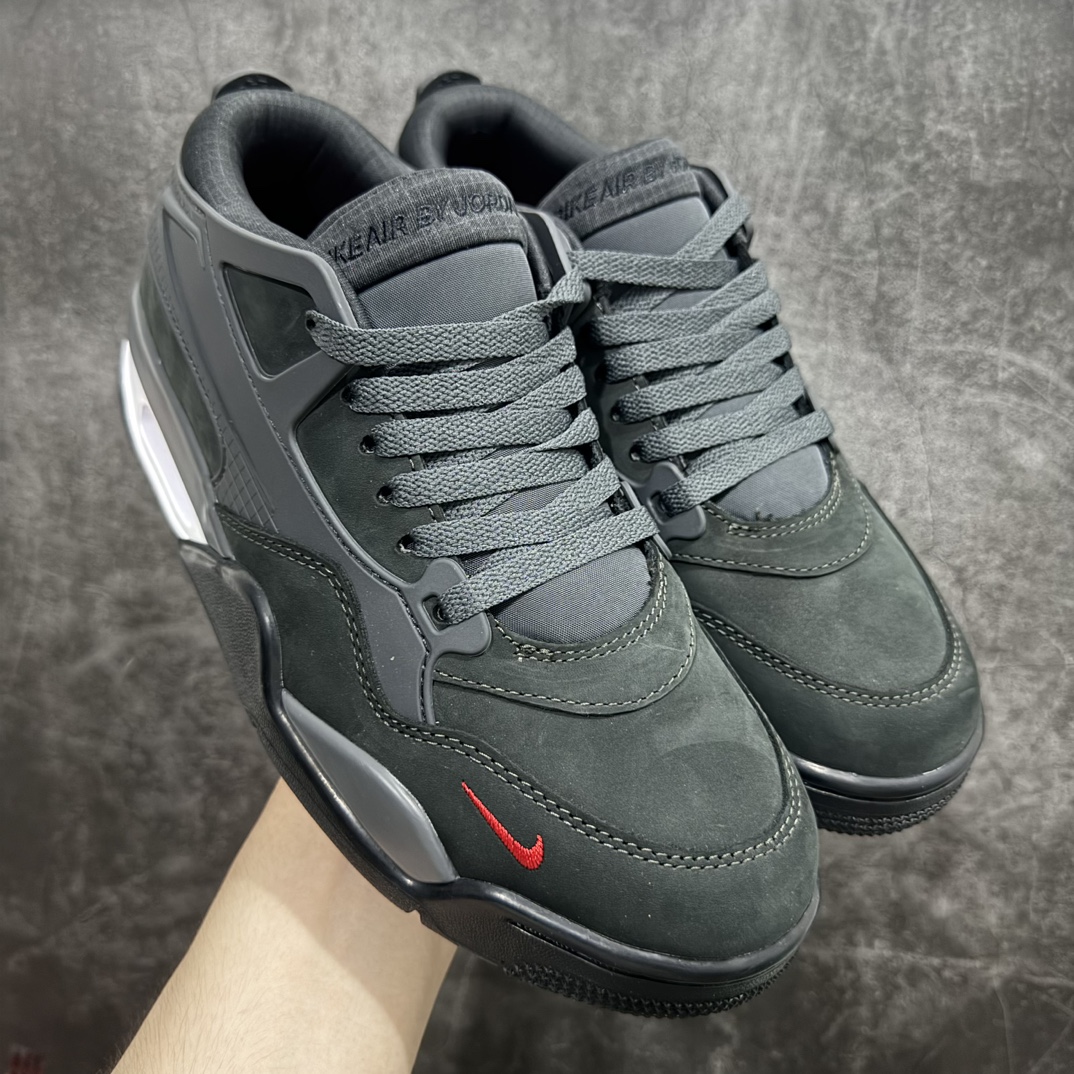 【纯原LW版本】Air Jordan AJ4 RM 重制版低帮复古篮球鞋 HF4334-004 采用了低帮的设计 并保留了众多AJ4的经典元素 鞋身以皮革、麂皮材质拼接打造 AJ4经典的TPU材质延伸至后跟 增强鞋款稳定性 而鞋身侧面的网格设计则被取消 尾部的NIKE AIR标志也得到保留 并同时带有飞人logo 中底部分同样搭载了可视AIR气垫 鞋底采用米白色中底和外底呈现 为整个设计收尾SIZE：40 40.5 41 42 42.5 43 44 44.5 45 46 47.5 编码：X350380-鞋库