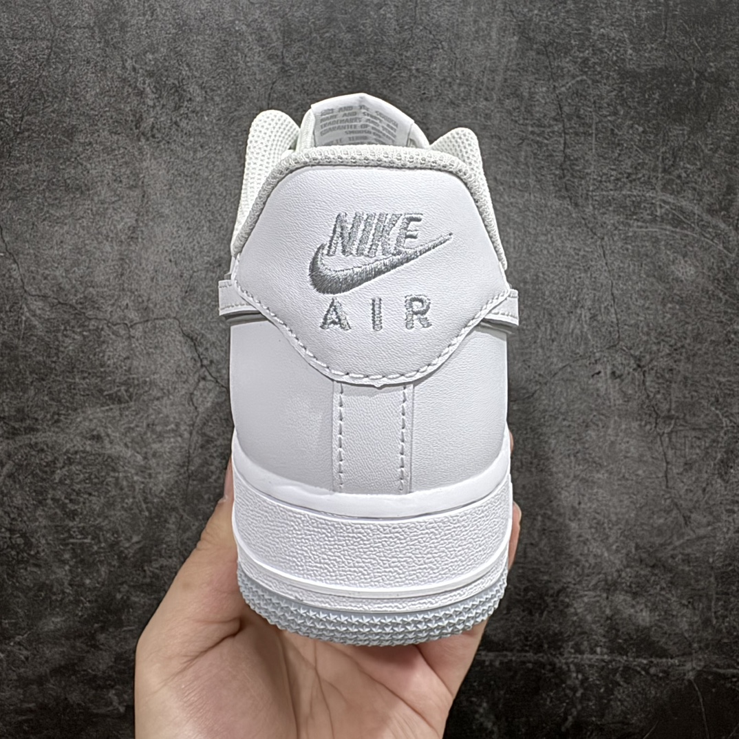 定制版NikeAIRFORCE107空军一号低帮百搭休闲运动板鞋柔软弹性十足的缓震性能和出色的中底设计横