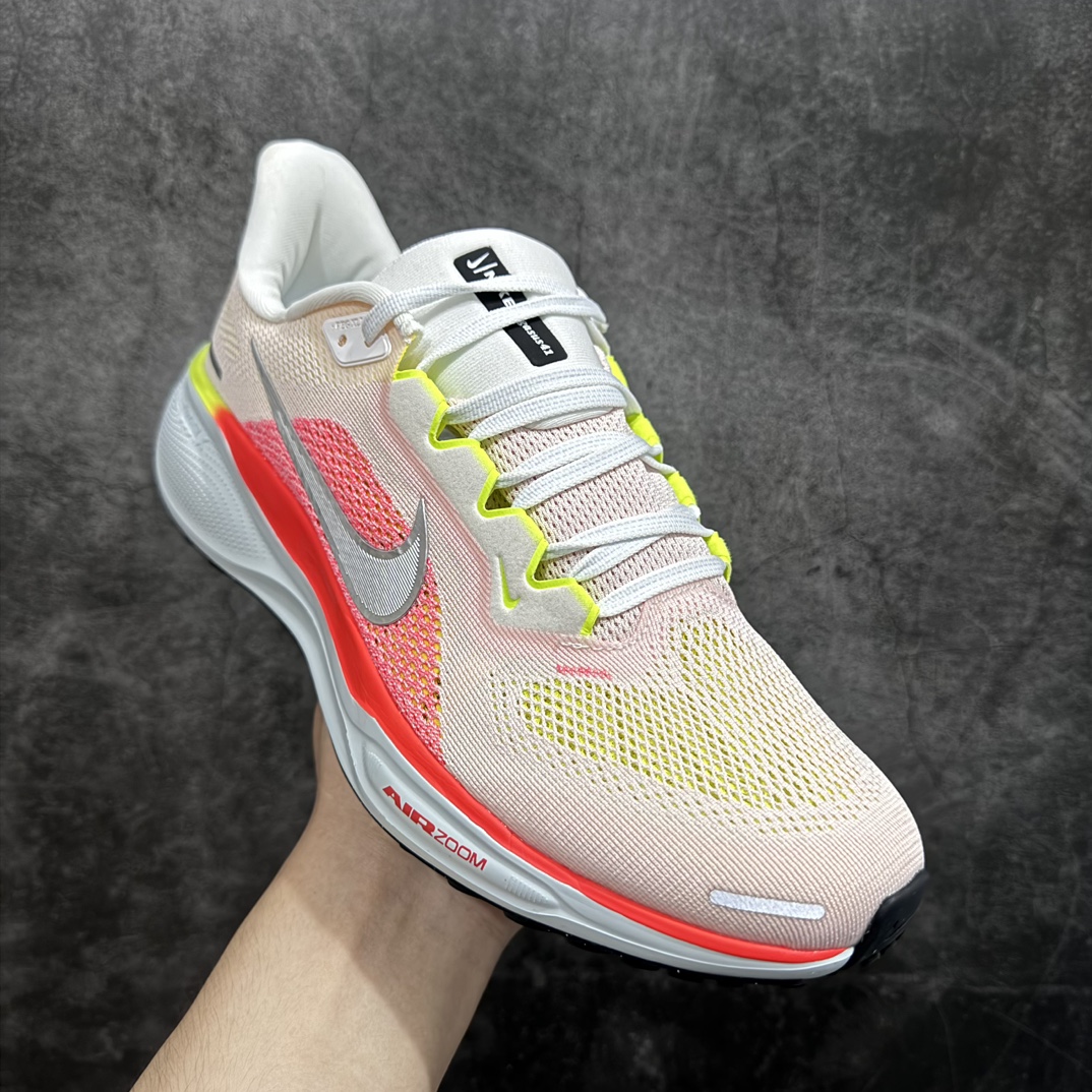 图片[3]-【纯原版】Nike Air Zoom Pegasus 41 Premium\”Debuts On The\”41代超级飞马涡轮增压马拉松休闲运动慢跑鞋“网织米白荧光黄西瓜红”FD2722-100nn男女鞋真标半码制n升级原楦原纸版数据开发n采用全新热熔工艺组合双层超轻透气网织布鞋面材质n内里嵌入定型海绵 全掌型 ReactX 泡绵中底n外置防滑耐磨橡胶底片❗nNike Pegasus 41 采用新款全掌型 ReactX 泡绵中底，前足和后跟搭载 Air Zoom 缓震配置。Pegasus 系列首次采用 ReactX 泡绵，与 React 泡绵相比，ReactX 泡绵可提升 13% 以上的能量回馈，同时减少至少 43% 的碳足迹。 Pegasus 41 结合 Nike Air Zoom 缓震配置，塑就回弹响应的缓震迈步体验，延续 Pegasus 系列备受跑者青睐的出众性能。n 尺码：36 36.5 37.5 38 38.5 39 40 40.5 41 42 42.5 43 44 44.5 45 编码：MK240260n-鞋库