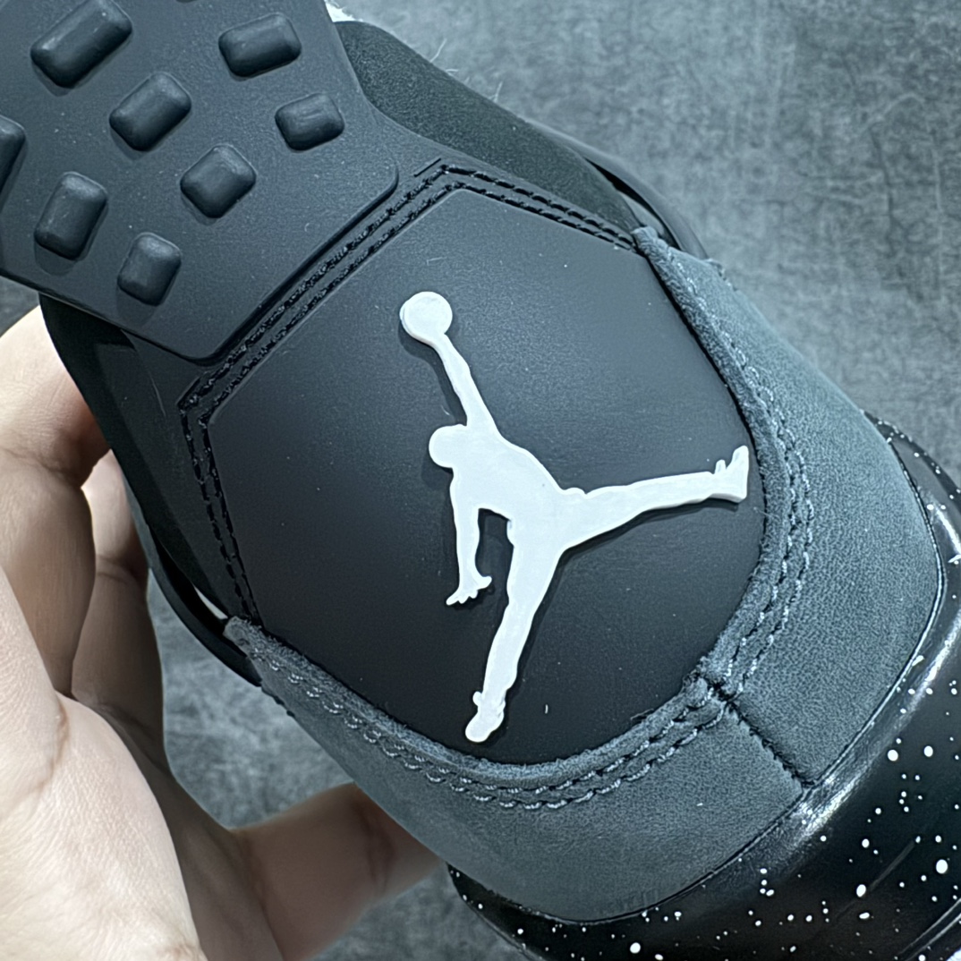 图片[2]-【莞产裁片版】Air Jordan 4 \”Fear\” AJ4 乔4恐惧套装2024版本 复刻篮球鞋 FQ8138-002rnn鞋身整体以深色为主色调，鞋面采用黑、深灰、浅灰三色拼接呈现，采用高规格的麂皮材质打造，营造出不俗的质感。鞋舌标签、鞋带孔以及内衬部分均采用白色点缀，使鞋身更加亮眼。r 尺码：40.5 41 42 42.5 43 44 44.5 45 45.5 46 47.5 48.5 编码：LJQ470500-鞋库