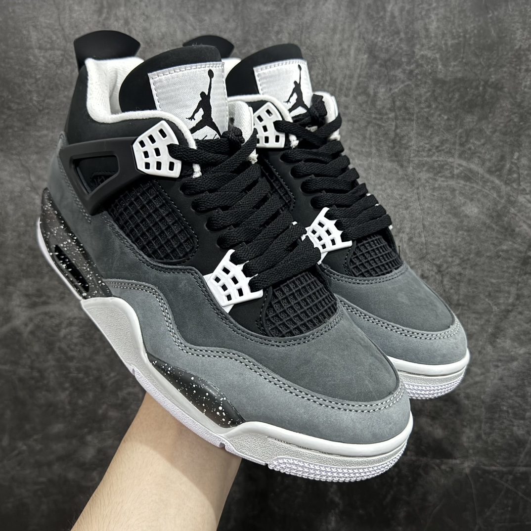 【莞产裁片版】Air Jordan 4 \”Fear\” AJ4 乔4恐惧套装2024版本 复刻篮球鞋 FQ8138-002rnn鞋身整体以深色为主色调，鞋面采用黑、深灰、浅灰三色拼接呈现，采用高规格的麂皮材质打造，营造出不俗的质感。鞋舌标签、鞋带孔以及内衬部分均采用白色点缀，使鞋身更加亮眼。r 尺码：40.5 41 42 42.5 43 44 44.5 45 45.5 46 47.5 48.5 编码：LJQ470500-鞋库