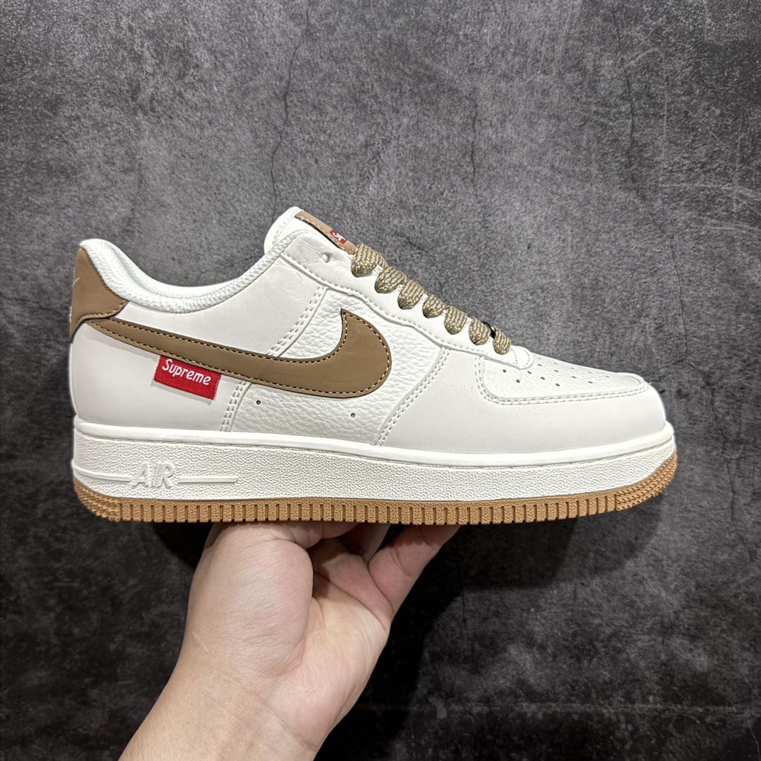 公司级NikeAirForce1Low07xSupreme滑板挂饰白棕原楦头原纸板打造纯正低帮空军版型专