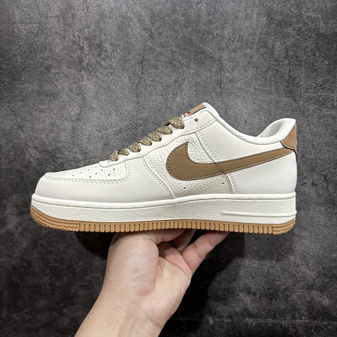 公司级NikeAirForce1Low07xSupreme滑板挂饰白棕原楦头原纸板打造纯正低帮空军版型专