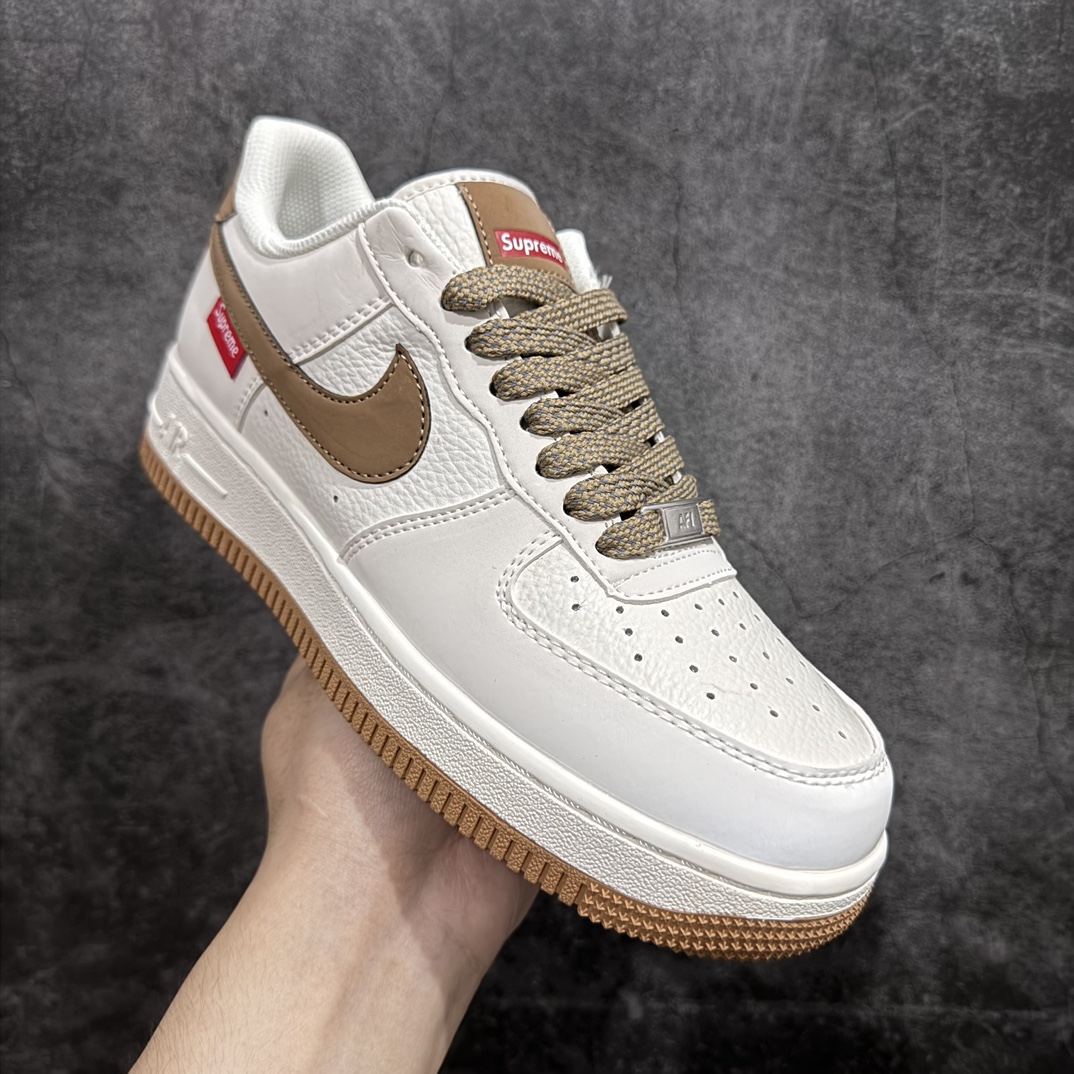 公司级NikeAirForce1Low07xSupreme滑板挂饰白棕原楦头原纸板打造纯正低帮空军版型专