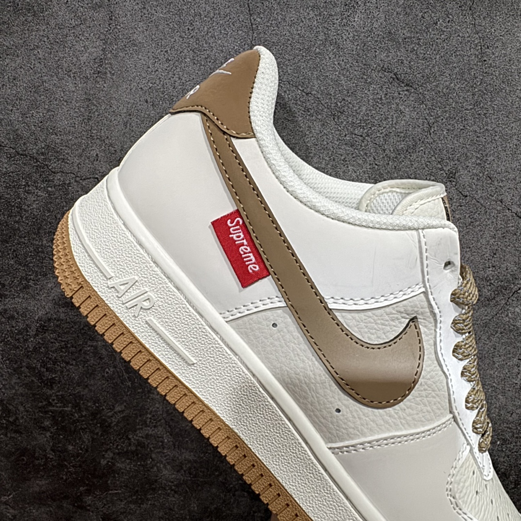 公司级NikeAirForce1Low07xSupreme滑板挂饰白棕原楦头原纸板打造纯正低帮空军版型专