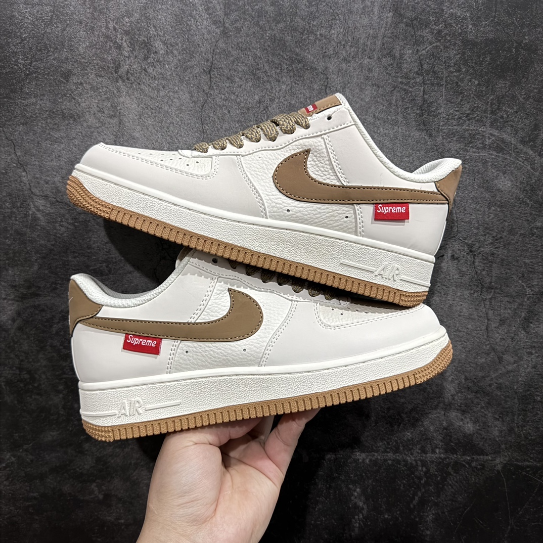 公司级NikeAirForce1Low07xSupreme滑板挂饰白棕原楦头原纸板打造纯正低帮空军版型专