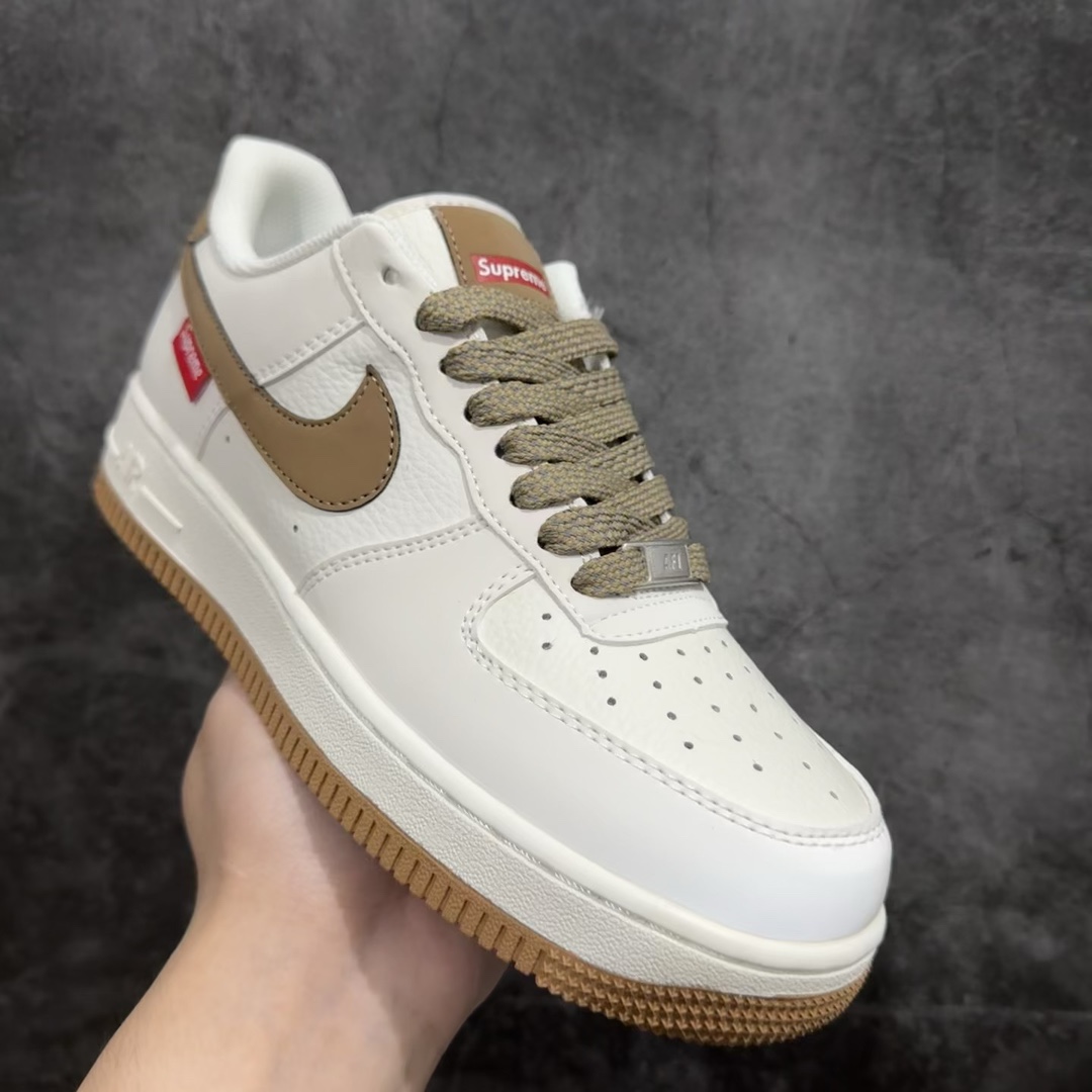 公司级NikeAirForce1Low07xSupreme滑板挂饰白棕原楦头原纸板打造纯正低帮空军版型专