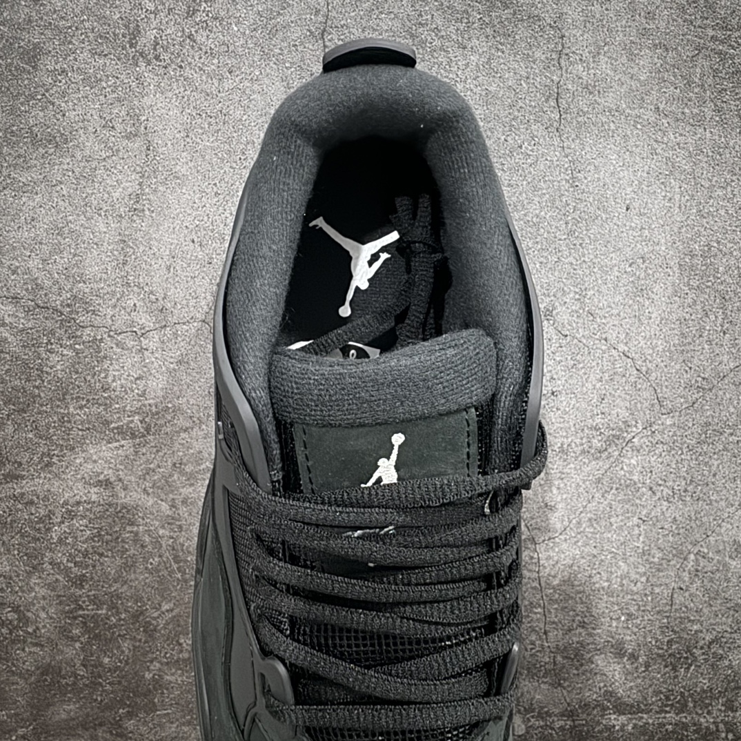 纯原AirJordanAJ4RM重制版低帮复古篮球鞋FQ7939-004采用了低帮的设计并保留了众多AJ