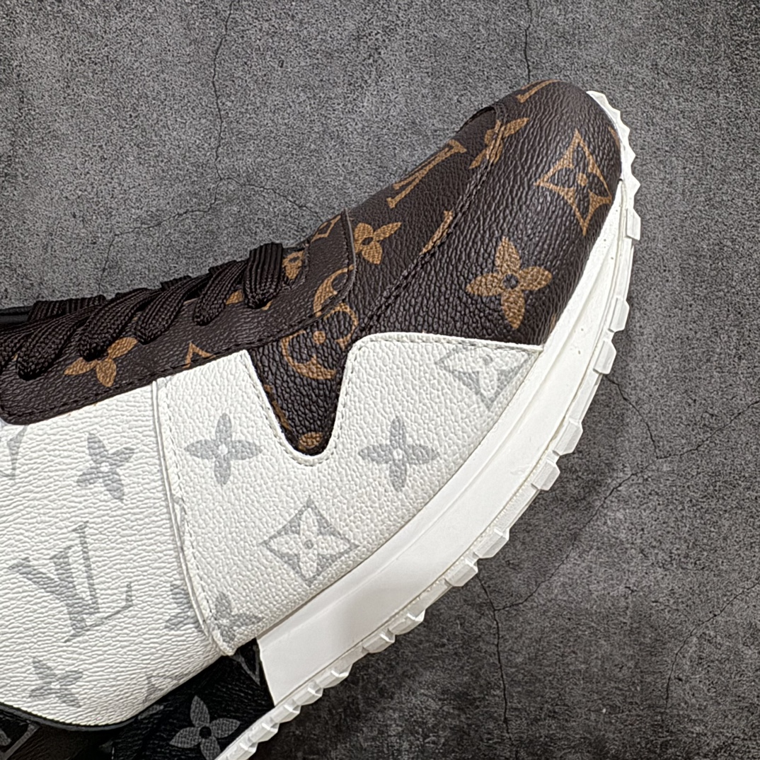 图片[6]-【广东纯原版本】Louis Vuitton LV Run Away 运动鞋nn拼接牛皮革和 Monogram 压纹粒面牛皮革，再现传统跑鞋的灵感启发。楔形外底延续标志性设计，品牌字母和标识分饰鞋舌和鞋后。Monogram 压纹粒面牛皮革和 Epi 牛皮革橡胶外底  尺码：男38-44(38.45定做不退换） 编码：-鞋库